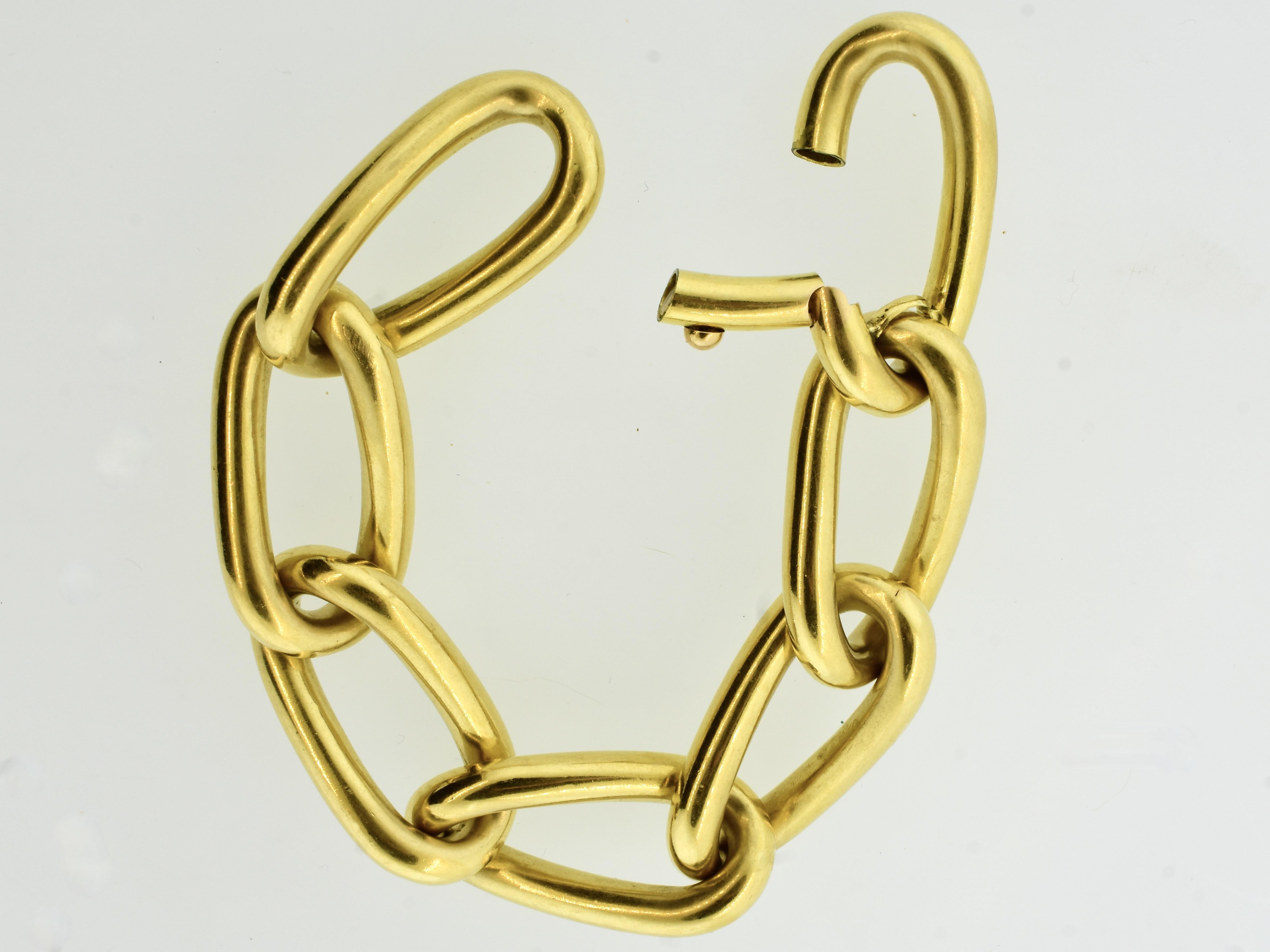 Cartier Paris 18K Large and Dramatic Elongated Link Bracelet, circa 1950. For Sale 5