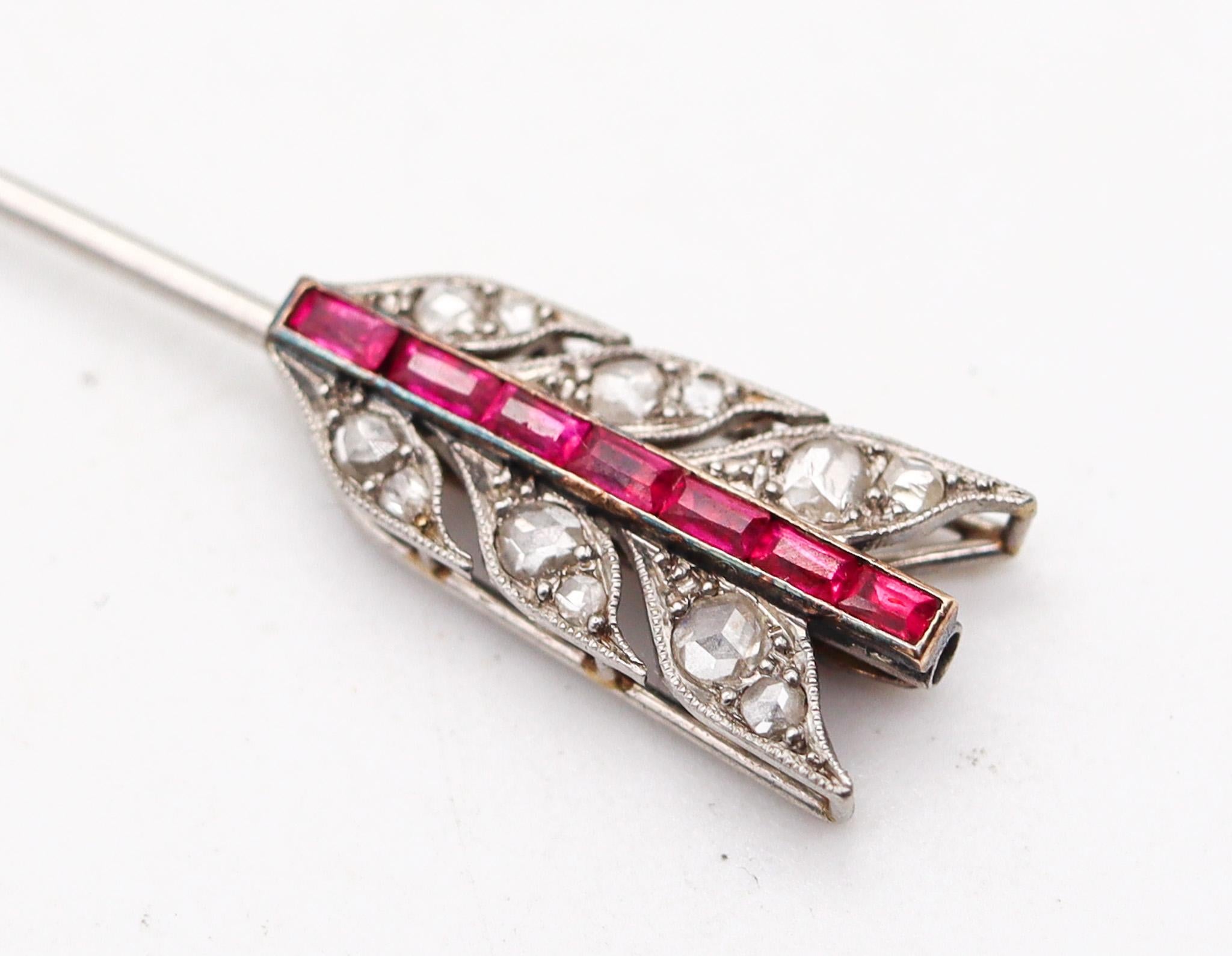 Cartier Paris 1905 Edwardian Arrow Jabot 18Kt Gold Platinum Diamonds And Rubies In Excellent Condition In Miami, FL