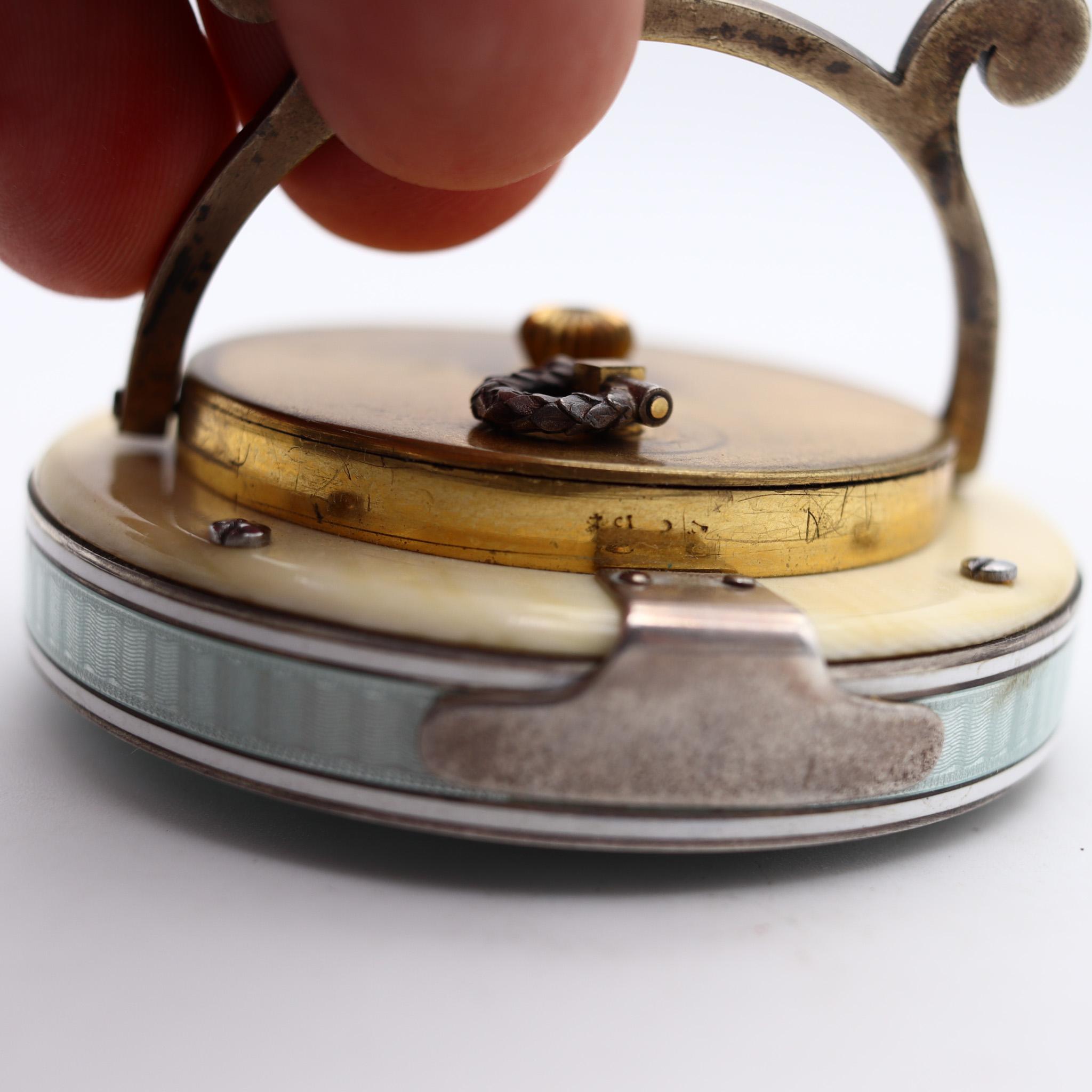 Horloge de bureau en émail Cartier Paris 1910 Belle Epoque Or Platine Argent Diamants en vente 2