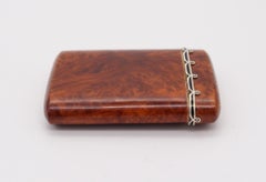 CARTIER Paris 1920, boîtier de poche en ronce de bois en or jaune 18 carats, émail et diamants