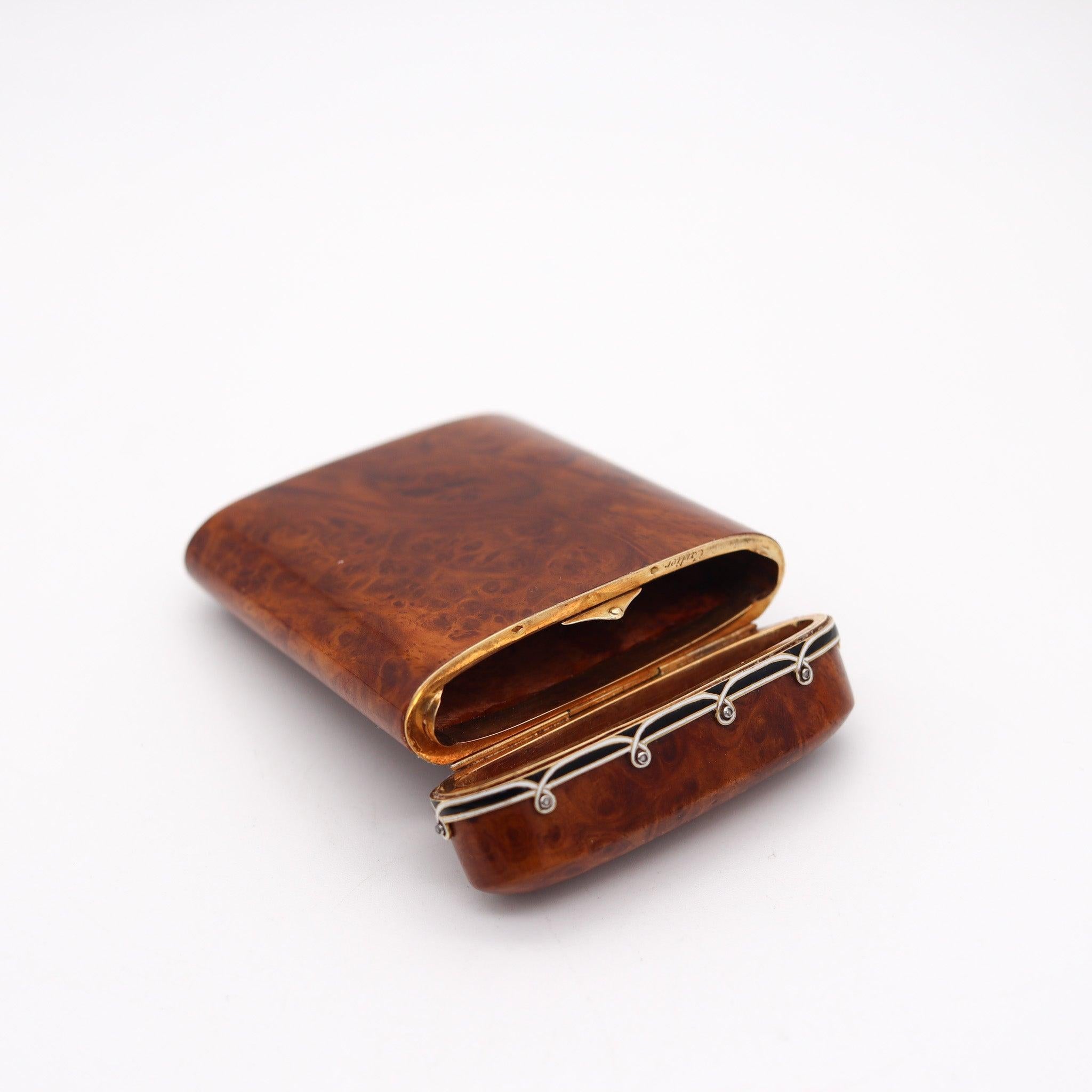 CARTIER París 1920 Estuche De Bolsillo De Madera De Burl En Oro Amarillo De 18 Kt Esmalte Y Diamantes Art Decó en venta