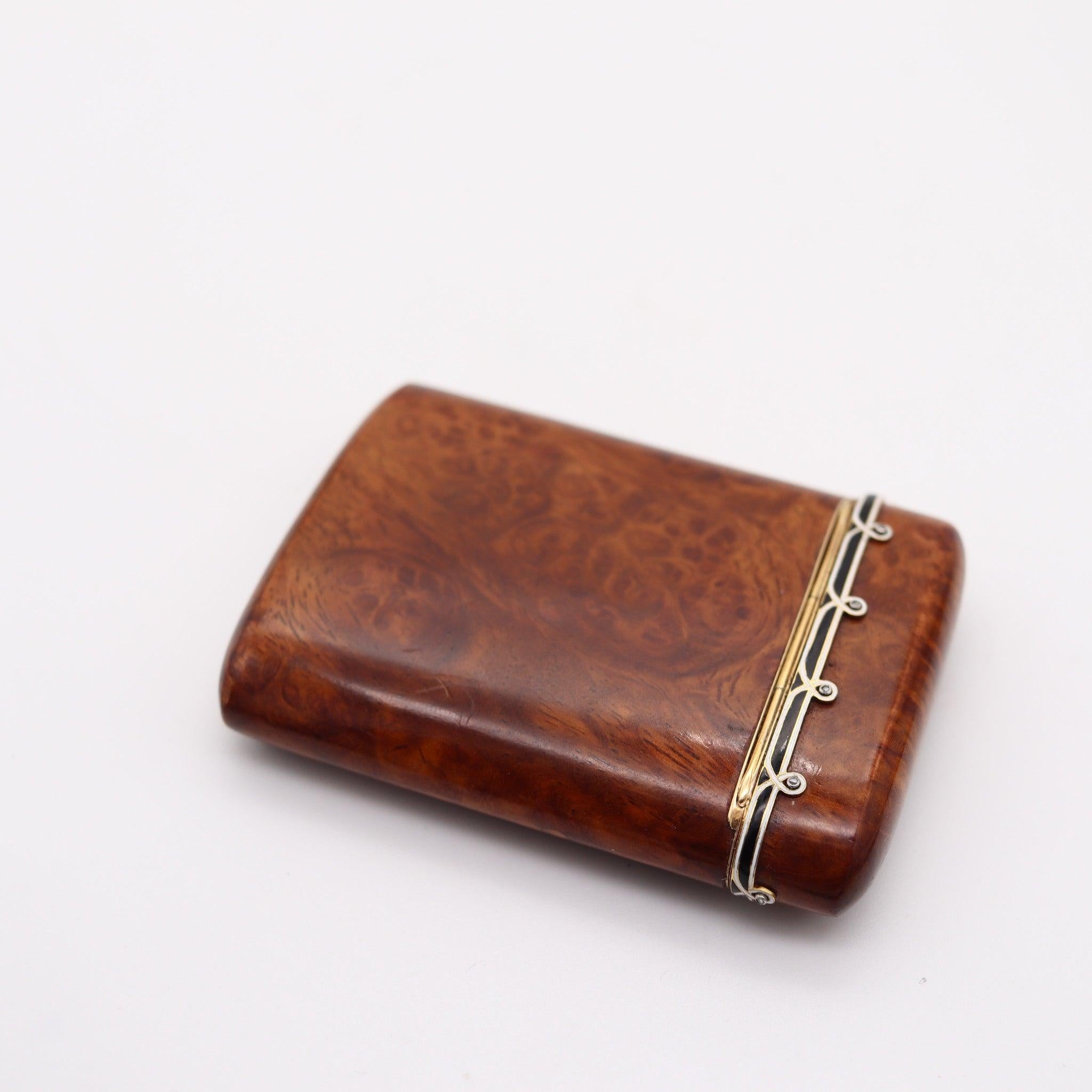CARTIER París 1920 Estuche De Bolsillo De Madera De Burl En Oro Amarillo De 18 Kt Esmalte Y Diamantes Tallado a mano en venta