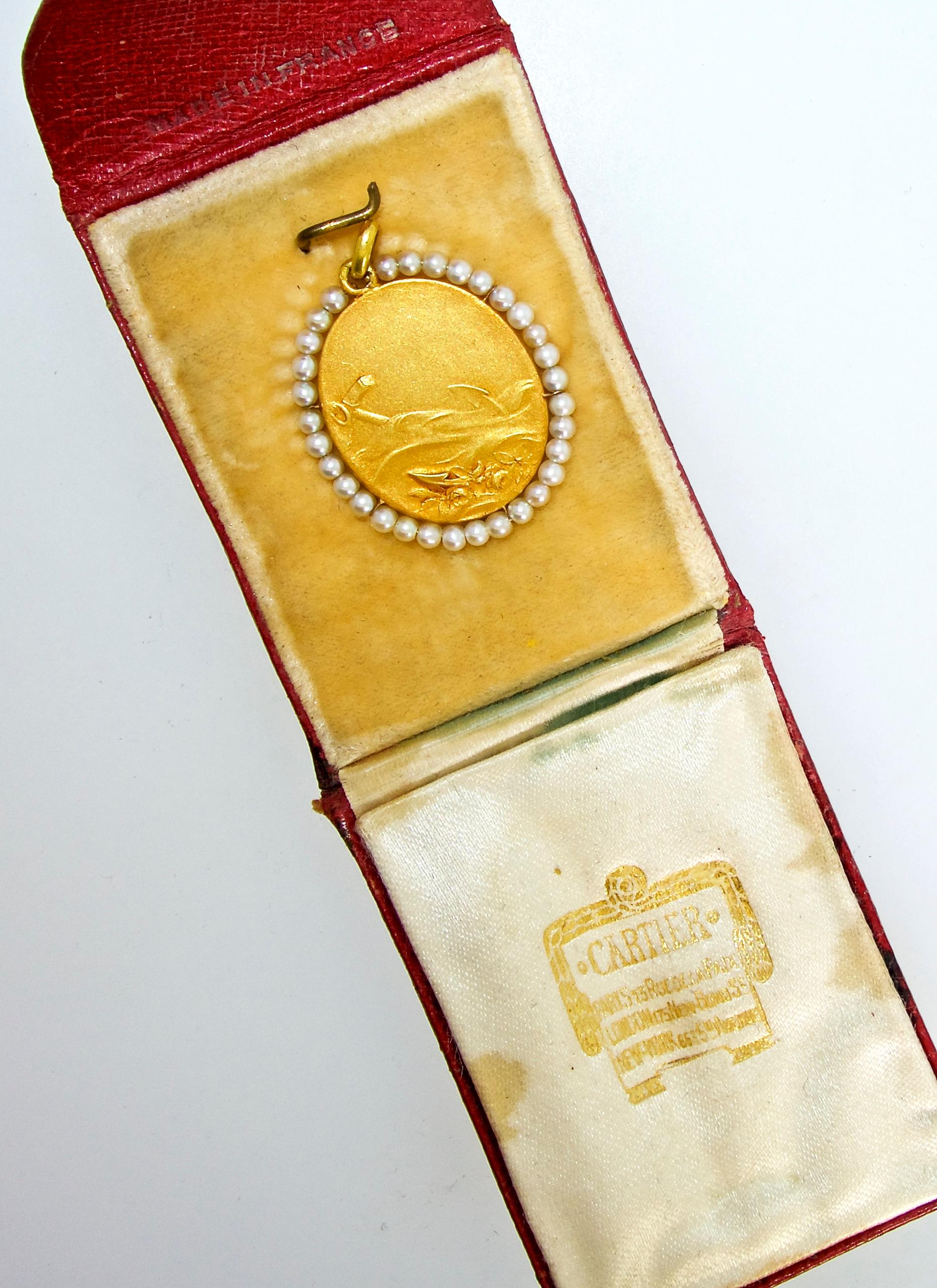 Belle Époque Cartier Paris 1920 Madonna and Child Antique Gold Pendant