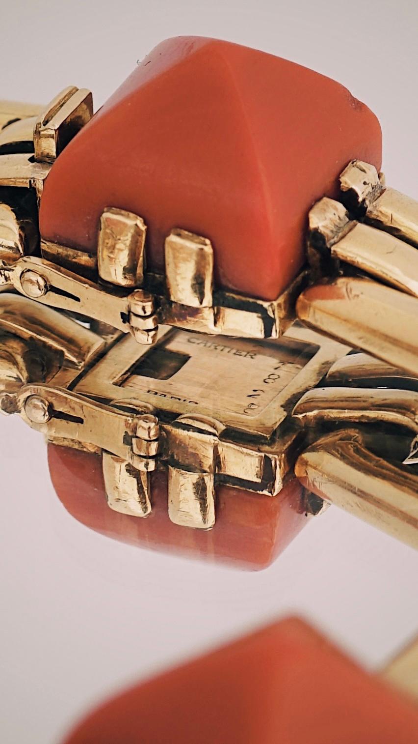 Cartier, Paris, 1926, Armband aus 18 Karat Gold, Koralle und Bergkristall, von Georges Lepape (Rundschliff) im Angebot