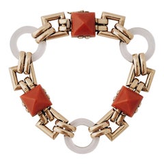Cartier, París, 1926, Pulsera de oro de 18 quilates, coral y cristal de roca, por Georges Lepape
