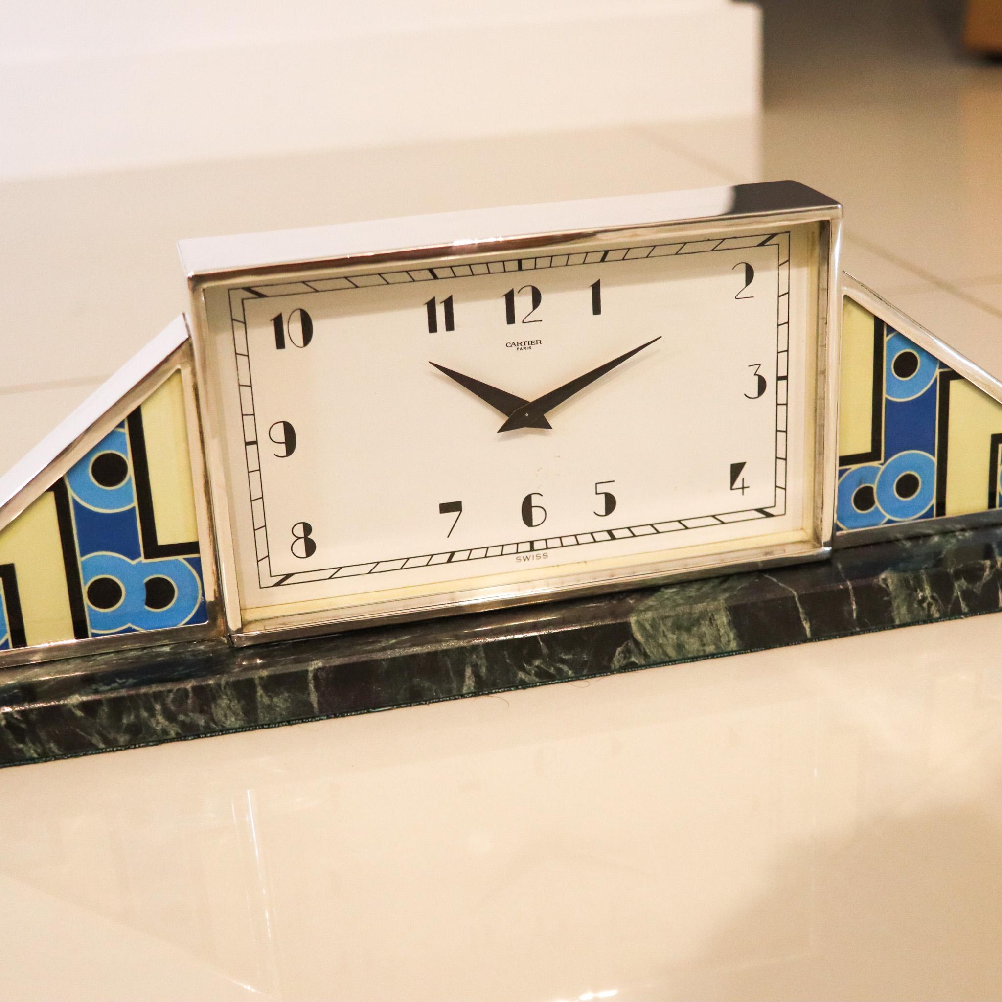 Cartier París 1930 Art Déco Gallo de escritorio geométrico lacado en plata de ley 935 Art Decó en venta