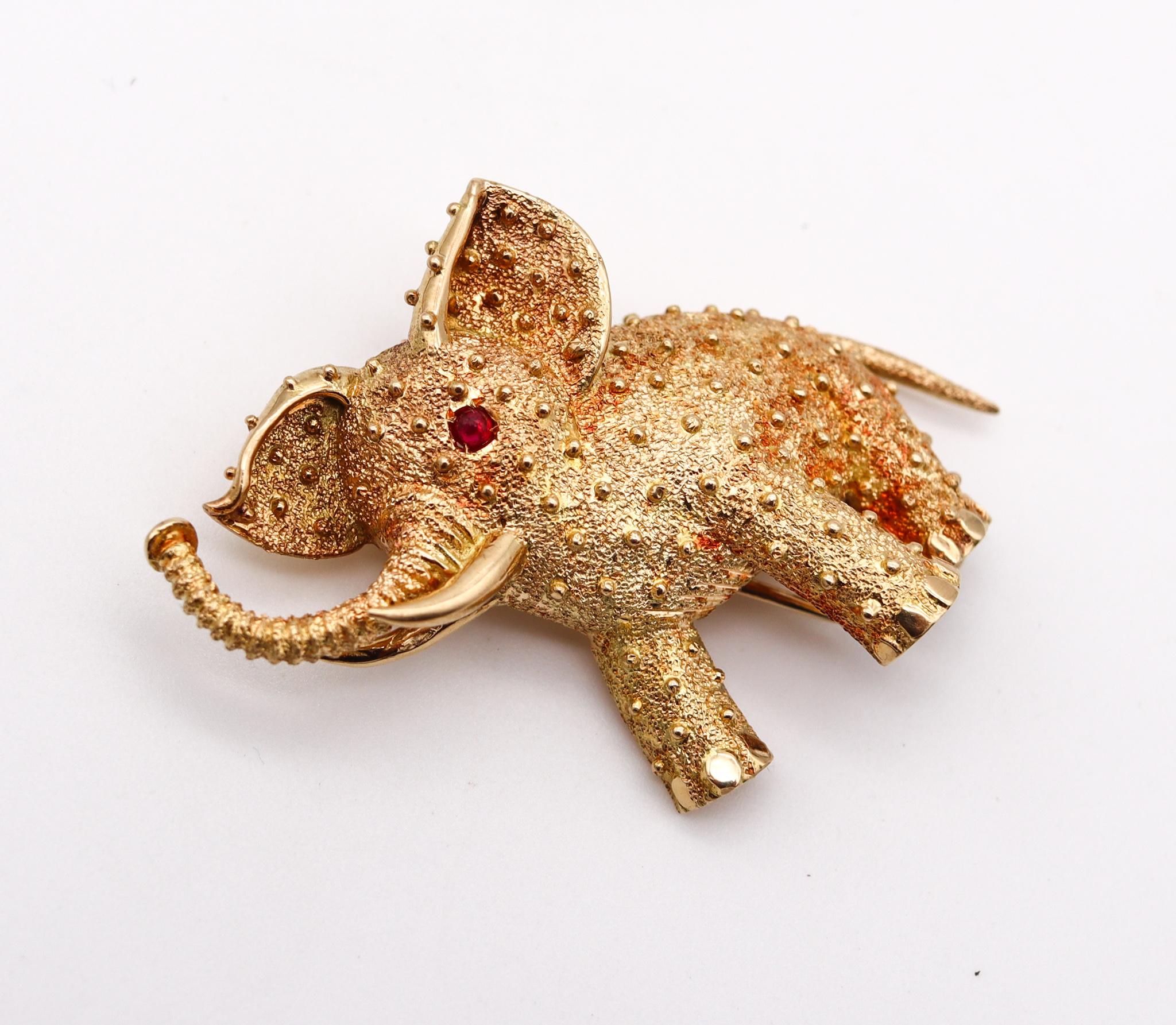 Brilliant Cut Cartier Paris 1950 Rare Elephant Brooch in Textured 18Kt Yellow Gold with Ruby