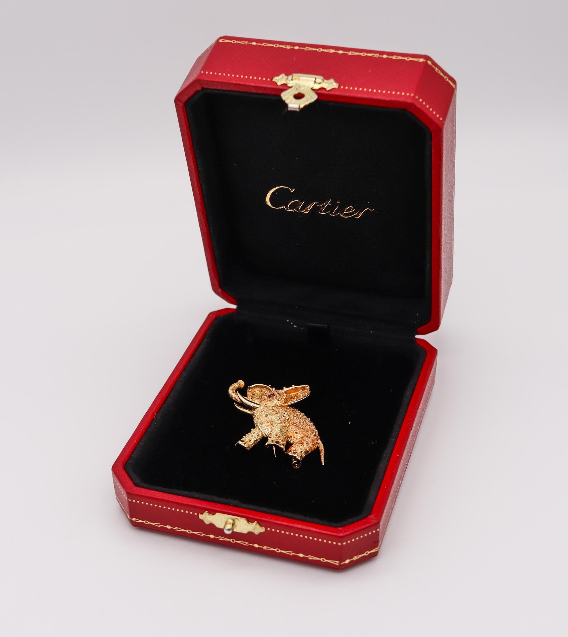 Cartier Paris 1950 Rare Elephant Brooch in Textured 18Kt Yellow Gold with Ruby 2
