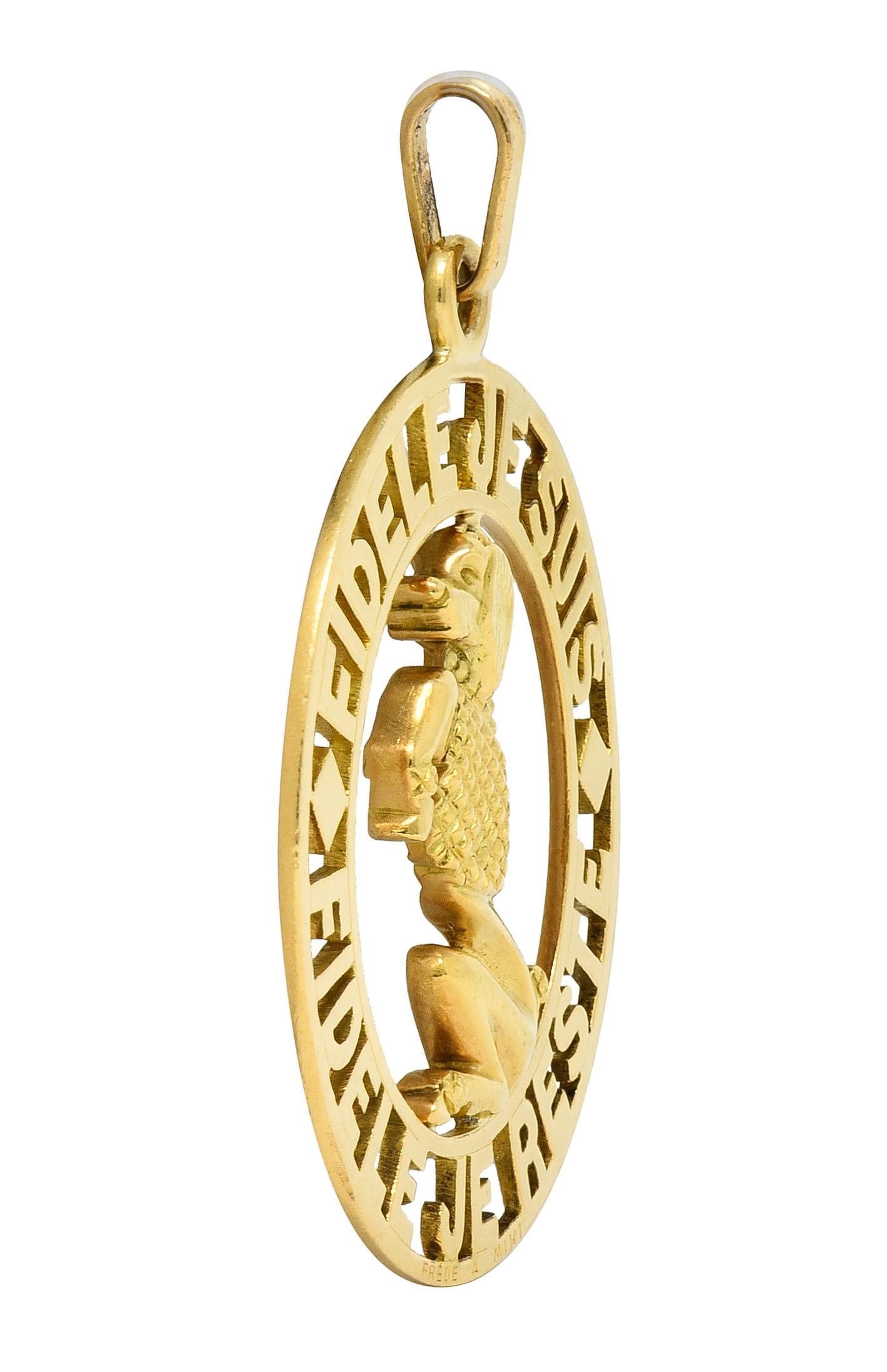 Designed as a pierced round disk centering a stylized sitting poodle dog
With crosshatch textured fur and a pierced text surround
Displaying the phrase 'FIDELE DE SUIS - FIDELE JE RESTE' 
Translating to 'I am faithful - faithful I will