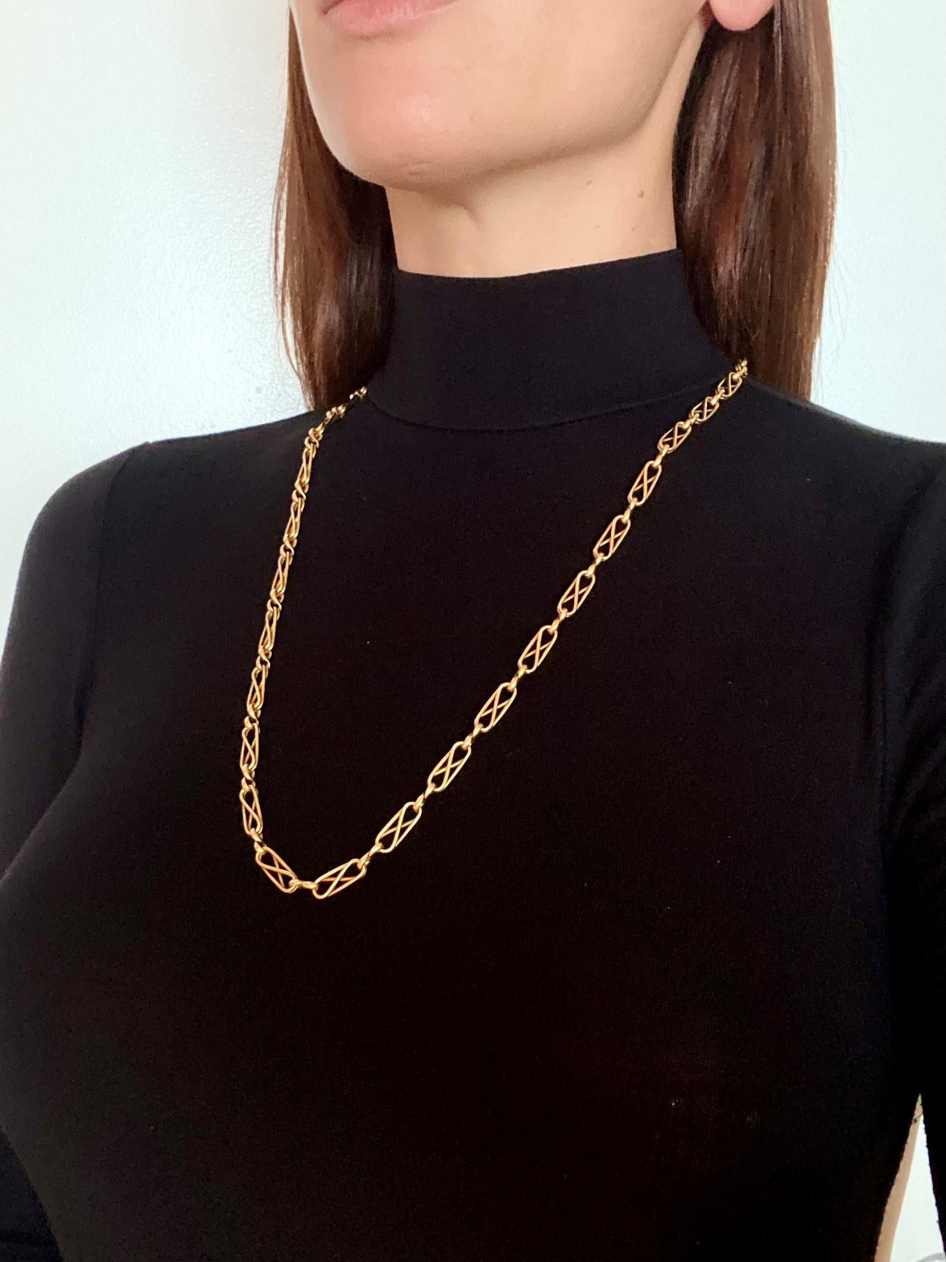 A rare Cartier chain designed by George L'enfant.

Beautiful chain created in Paris France at the jewelry atelier of George L'Enfant for the house of Cartier, back in the 1960. This fabulous chain has been crafted in solid yellow gold of 18 karats