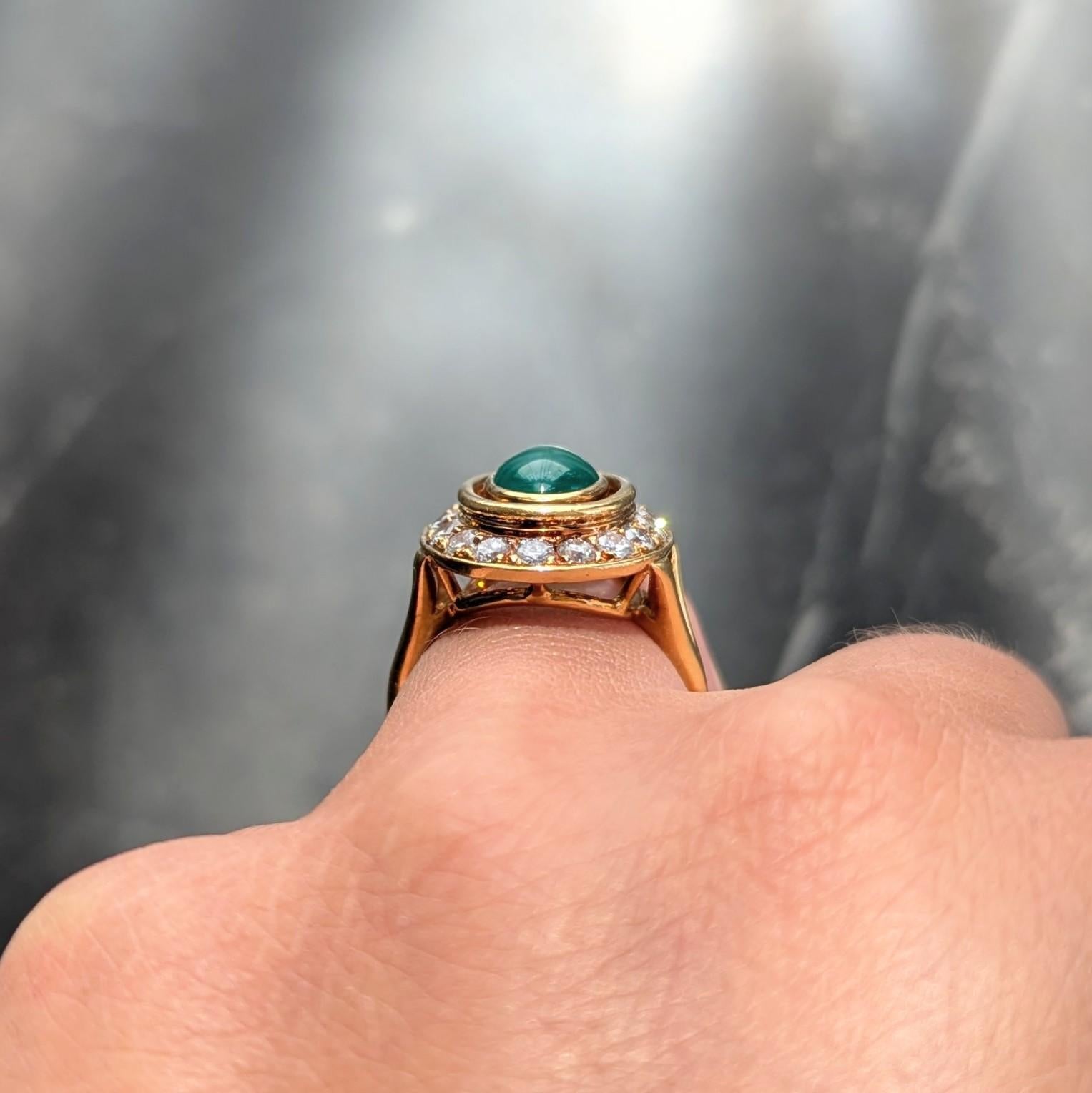 Cartier Paris 1960's Modern Cabochon Smaragd Diamant 18K Gold Vintage Halo Ring im Angebot 7