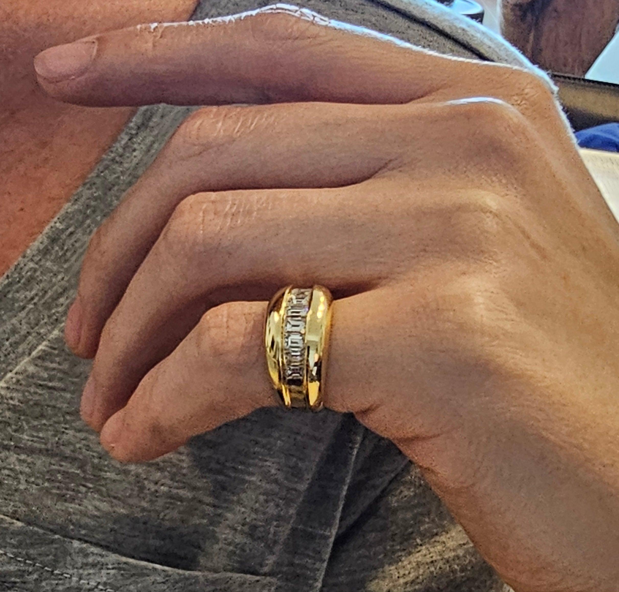Modernist CARTIER Paris 1970 Band Ring In 18Kt Yellow Gold With 1.45 Ctw VVS Diamonds