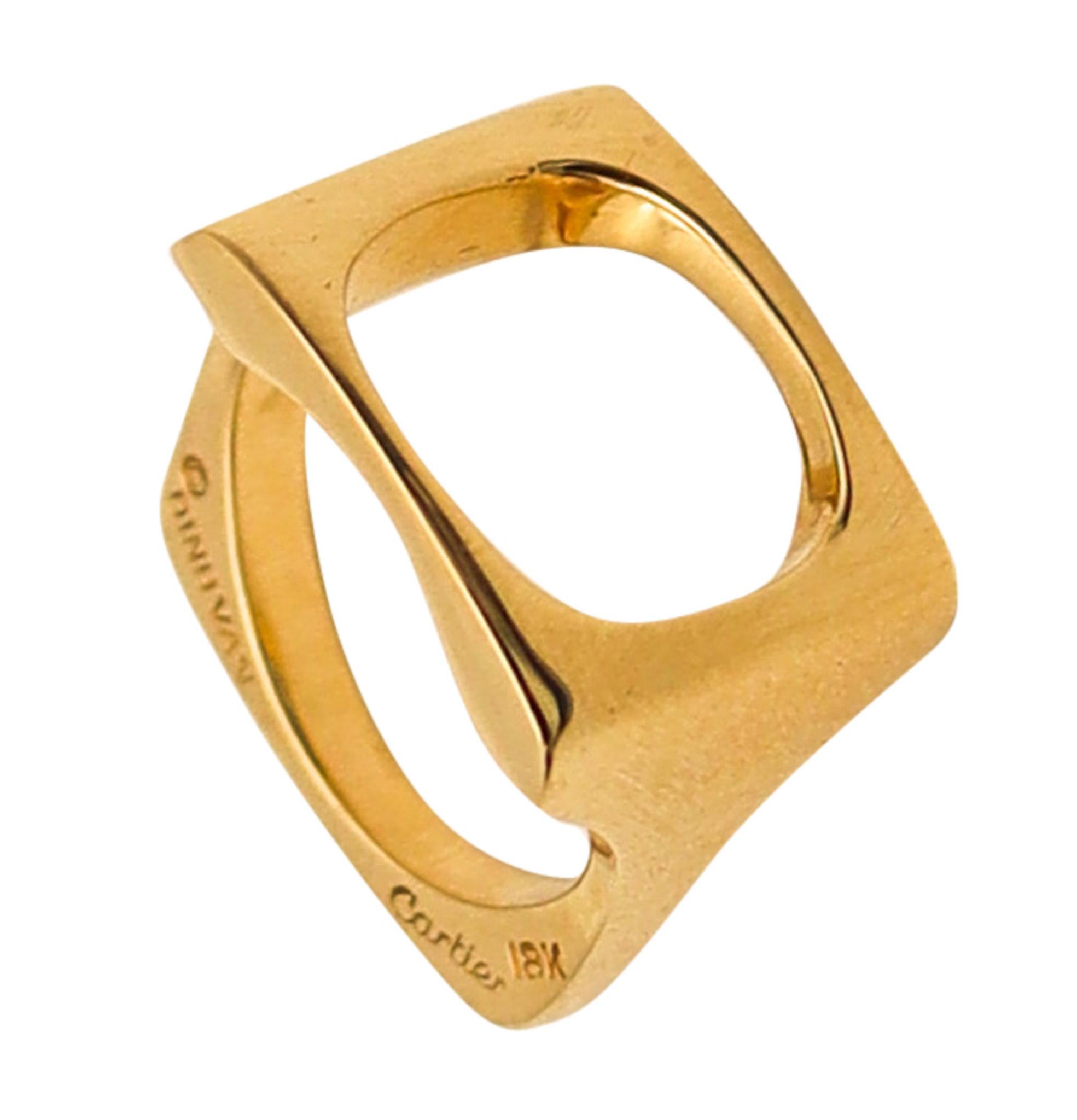 Cartier Paris 1970 By Dinh Van Sculptural Cushion Oval Ring In 18Kt Yellow Gold For Sale