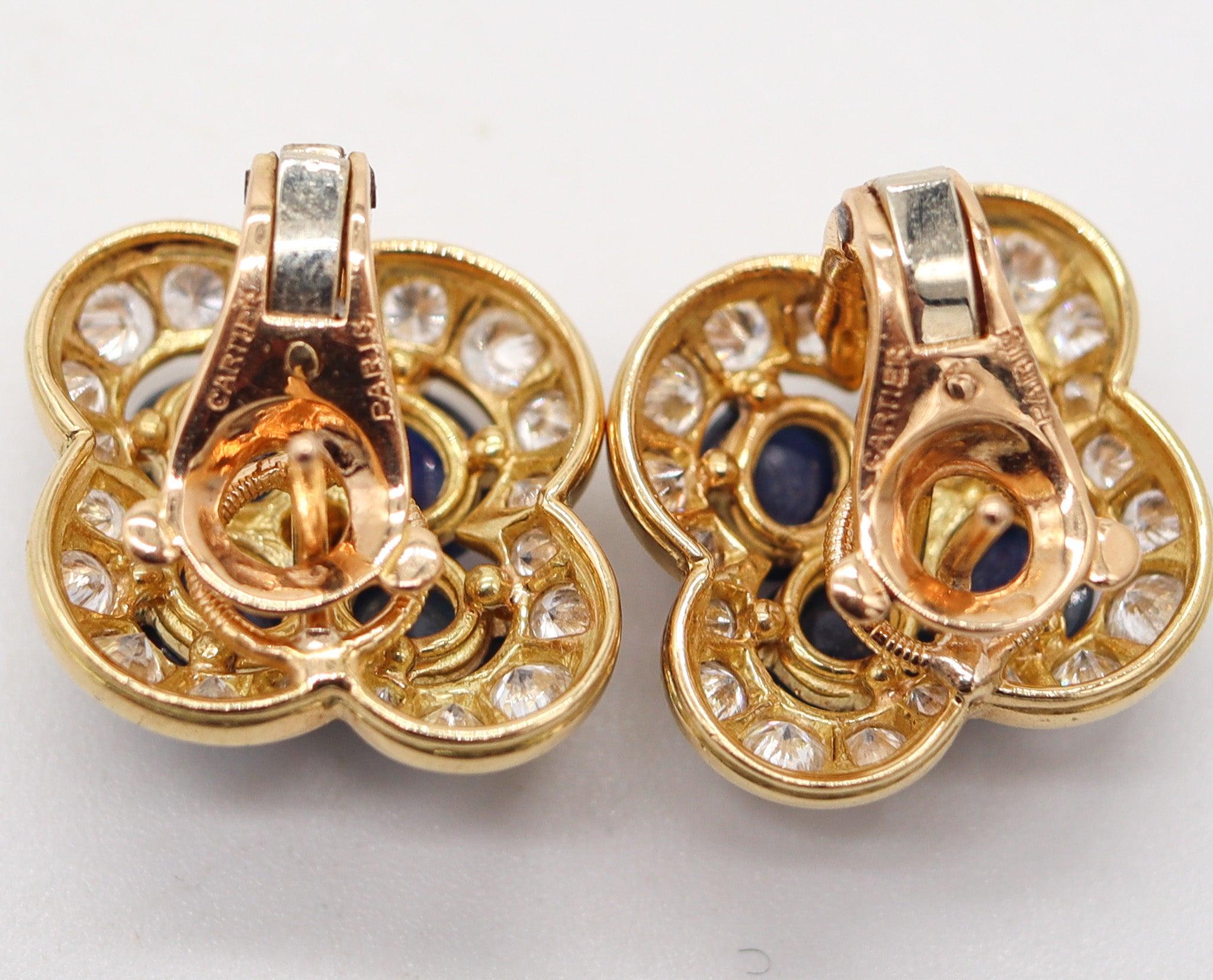 Moderniste CARTIER Paris 1970 Boucles d'oreilles Clips-On en Or 18Kt 9.85 Cwt. Saphirs et diamants en vente