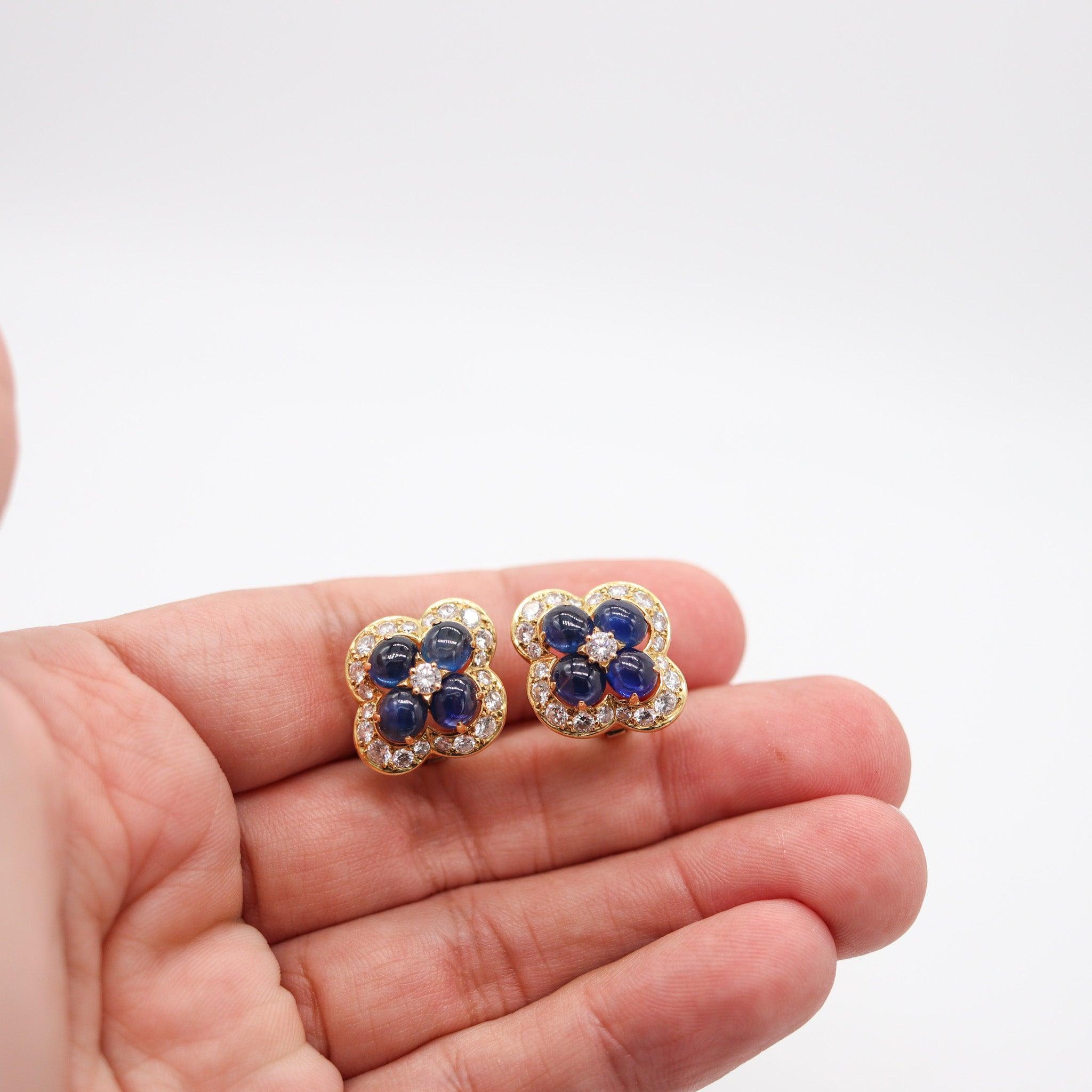 Taille cabochon CARTIER Paris 1970 Boucles d'oreilles Clips-On en Or 18Kt 9.85 Cwt. Saphirs et diamants en vente