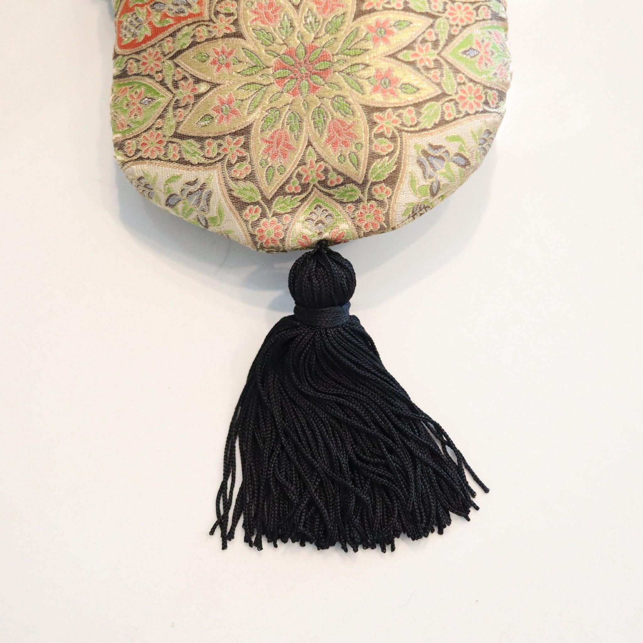 Fatto a mano Cartier Paris 1970 Select Trinity Portafoglio in seta Mughal e oro 18 carati in vendita