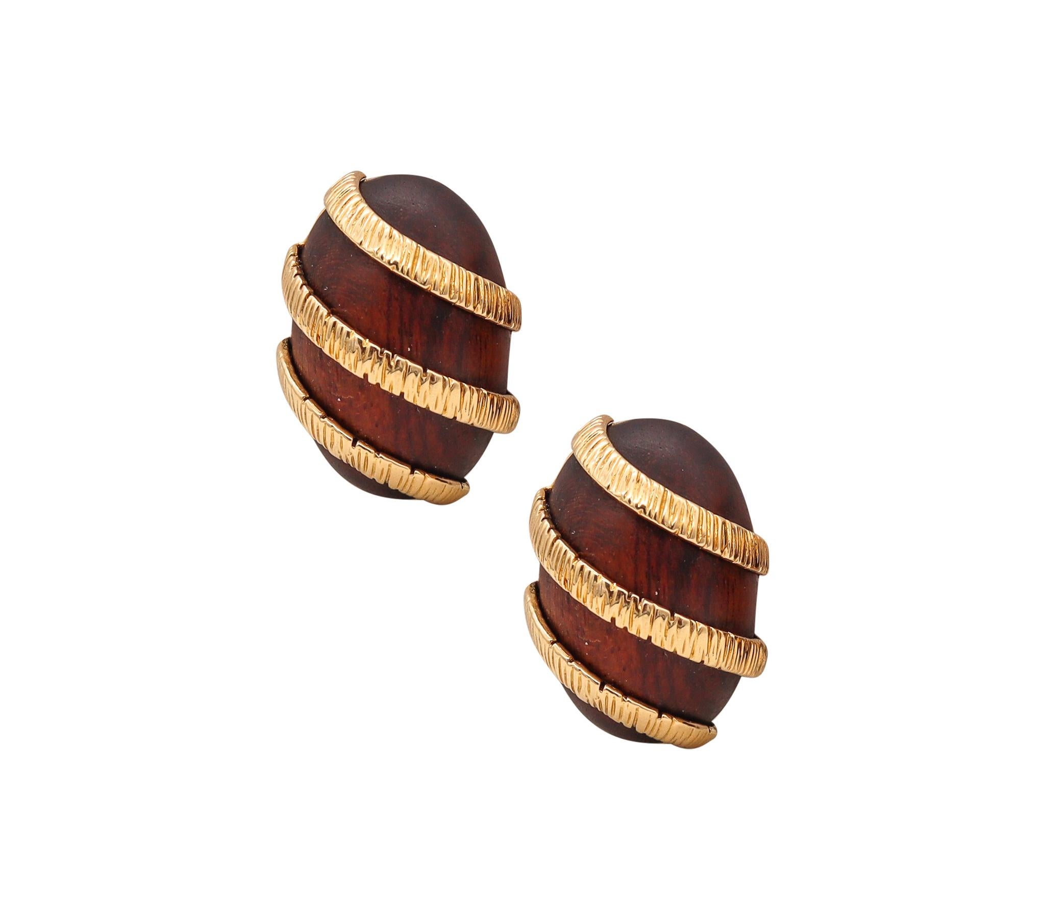 Women's Cartier Paris 1970 Very Rare Earrings in Textured 18Kt Gold and Carved Rose Wood For Sale