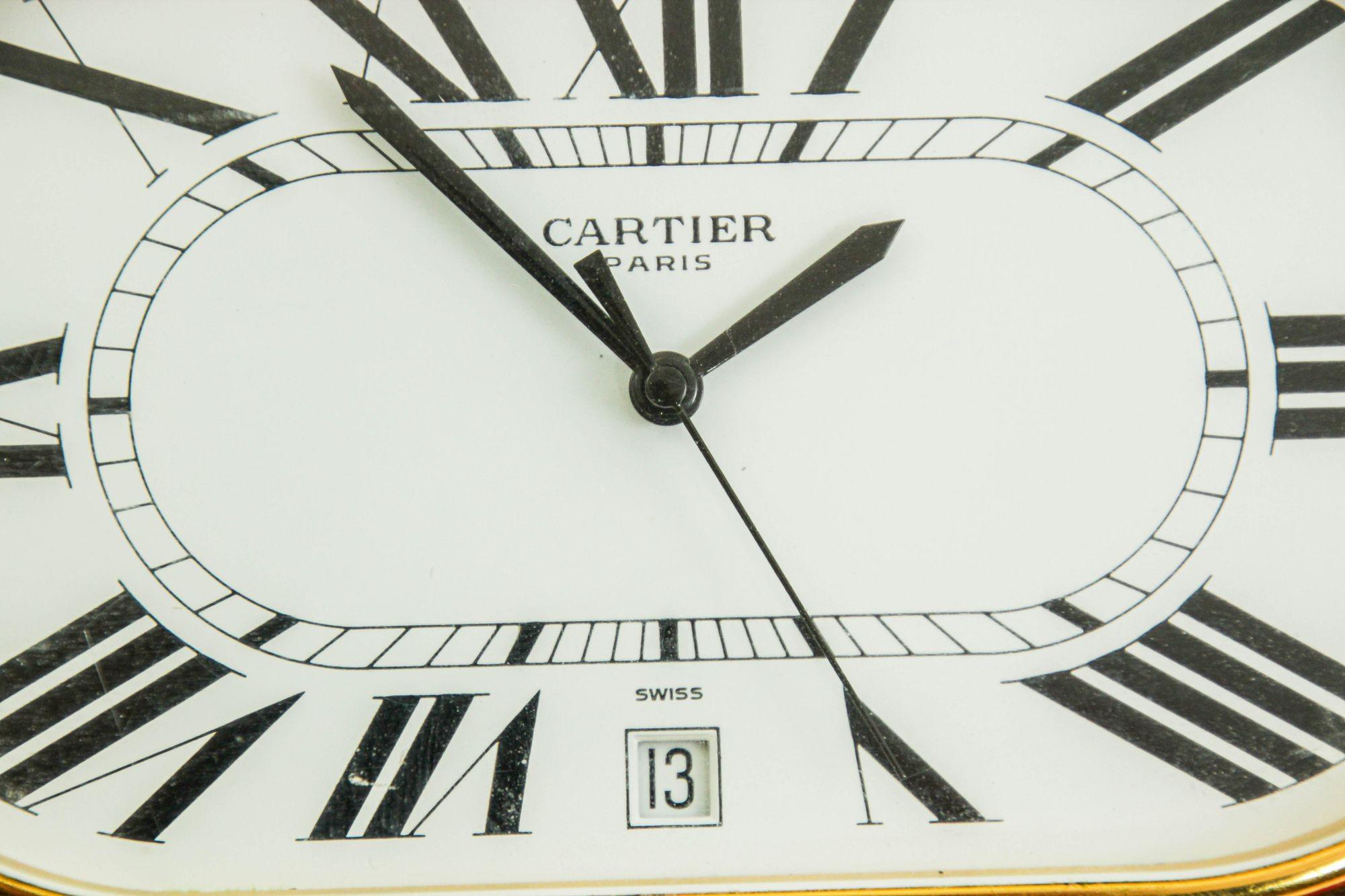 Reloj acordeón Cartier París con fecha y esfera blanca de números romanos Circa 1980 5