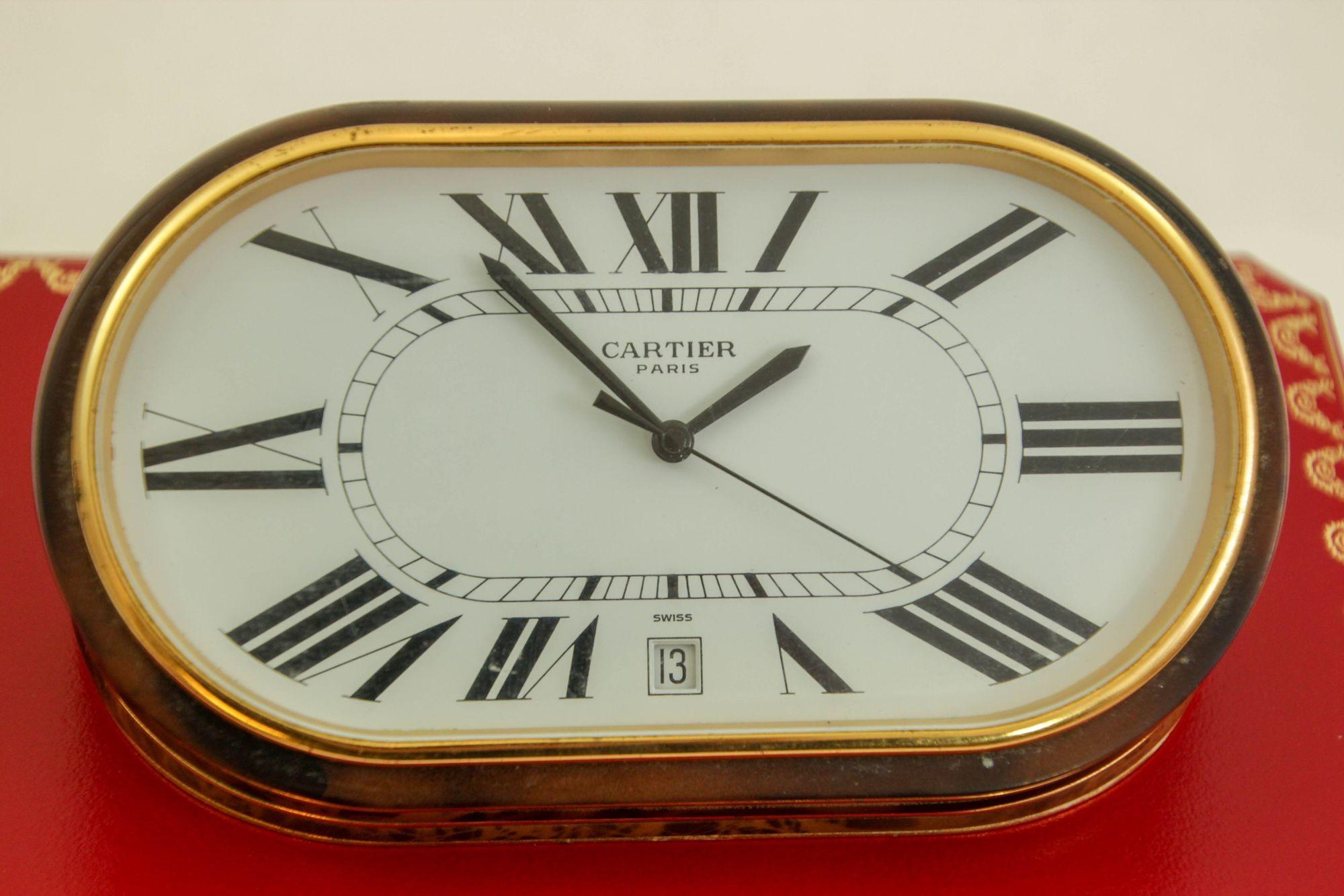 Reloj acordeón Cartier París con fecha y esfera blanca de números romanos Circa 1980 10