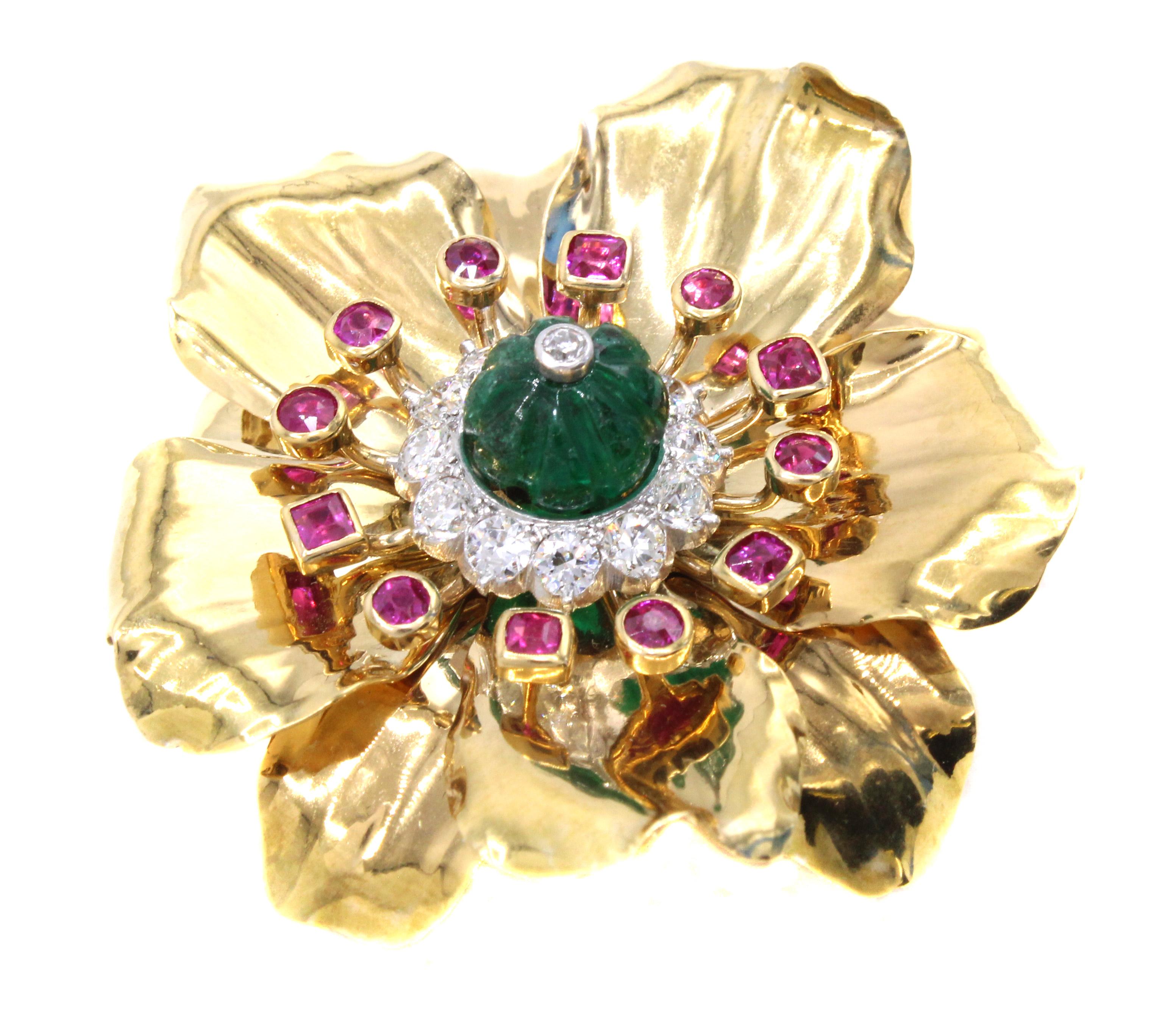 This rare Art Deco flower brooch by Cartier Paris, from ca 1938,  was designed to exhibit an amazing 3 dimensional look of a flower blossom, with all petals at different heights and angles in order to mimic true nature. The petals are worked in 18