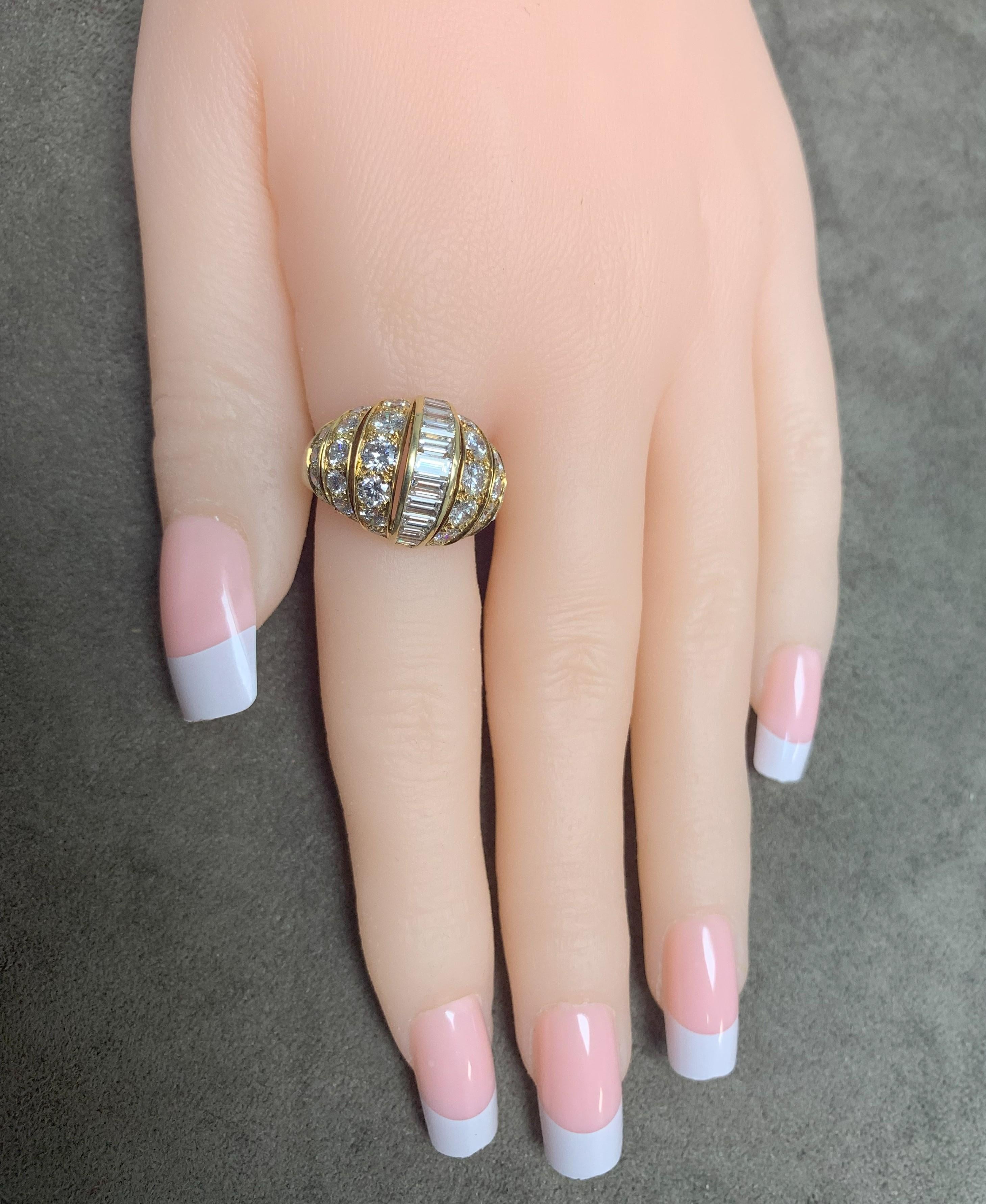 Bague bombée Cartier Paris, 18 carats en vente 1