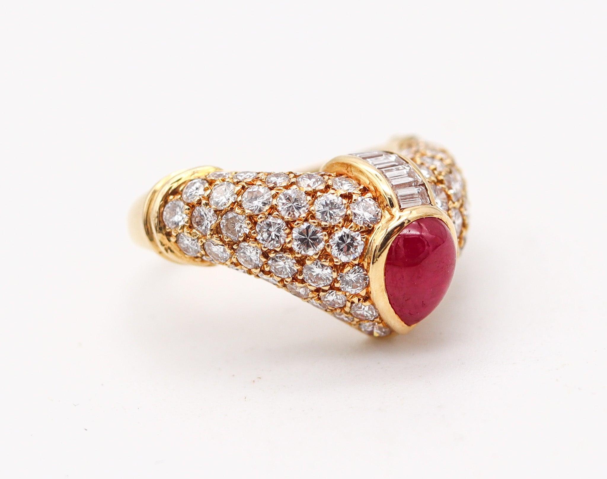 Moderniste CARTIER Paris Cocktail Ring In 18Kt Gold With 1.76 Cts In Diamonds & Burma Ruby en vente