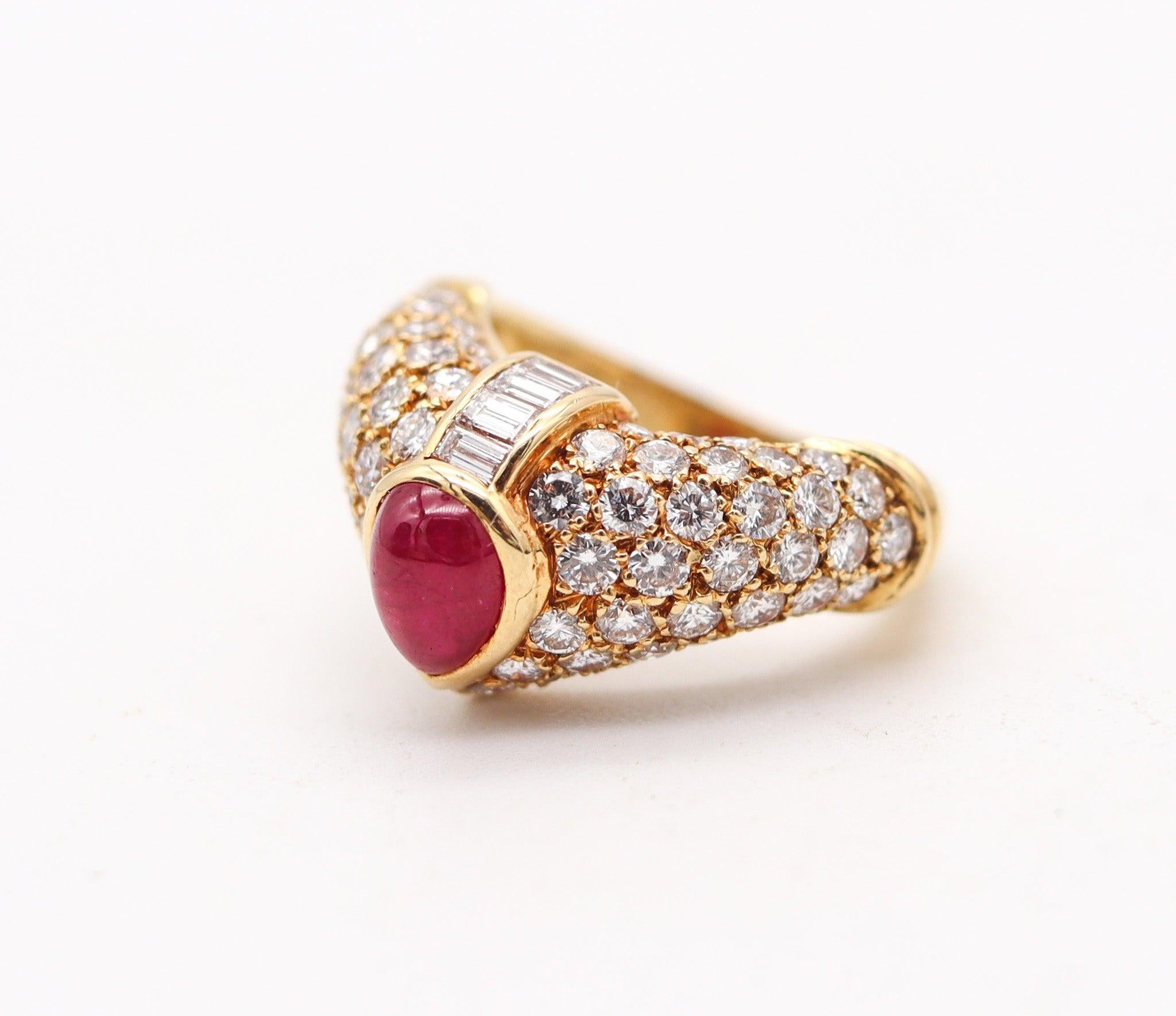 Taille cabochon CARTIER Paris Cocktail Ring In 18Kt Gold With 1.76 Cts In Diamonds & Burma Ruby en vente
