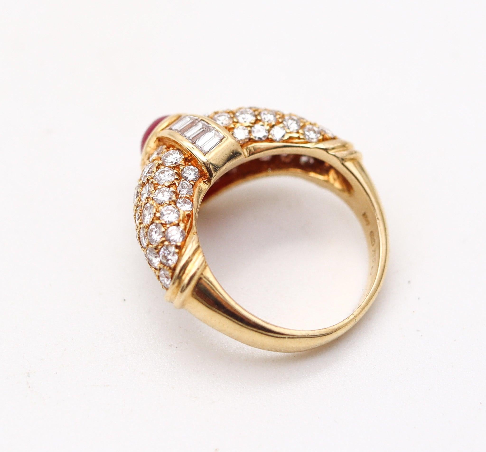 CARTIER Paris Cocktail Ring In 18Kt Gold With 1.76 Cts In Diamonds & Burma Ruby Excellent état - En vente à Miami, FL