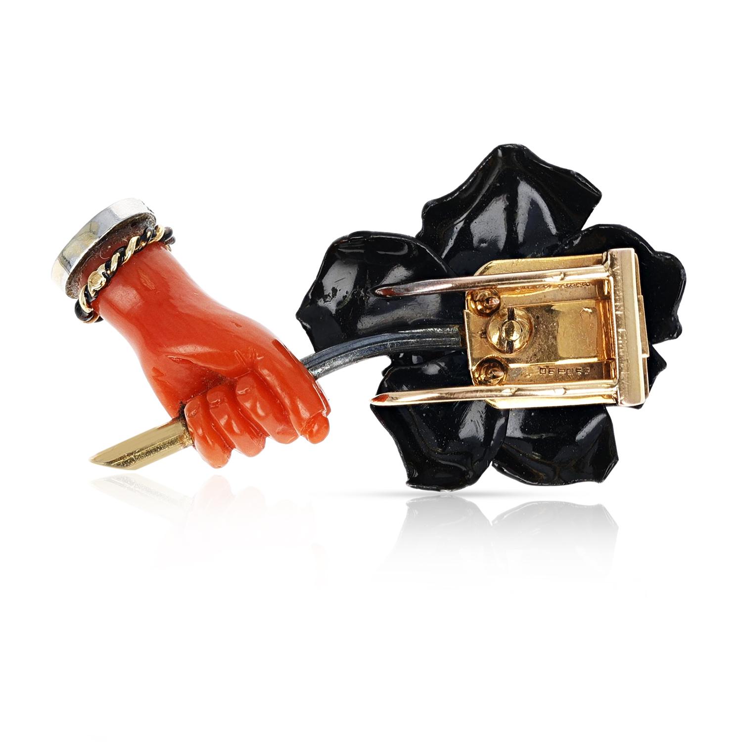 Taille ronde Cartier Paris Clip/Broche fleur en corail et émail noir sculpté à la main avec diamants en vente
