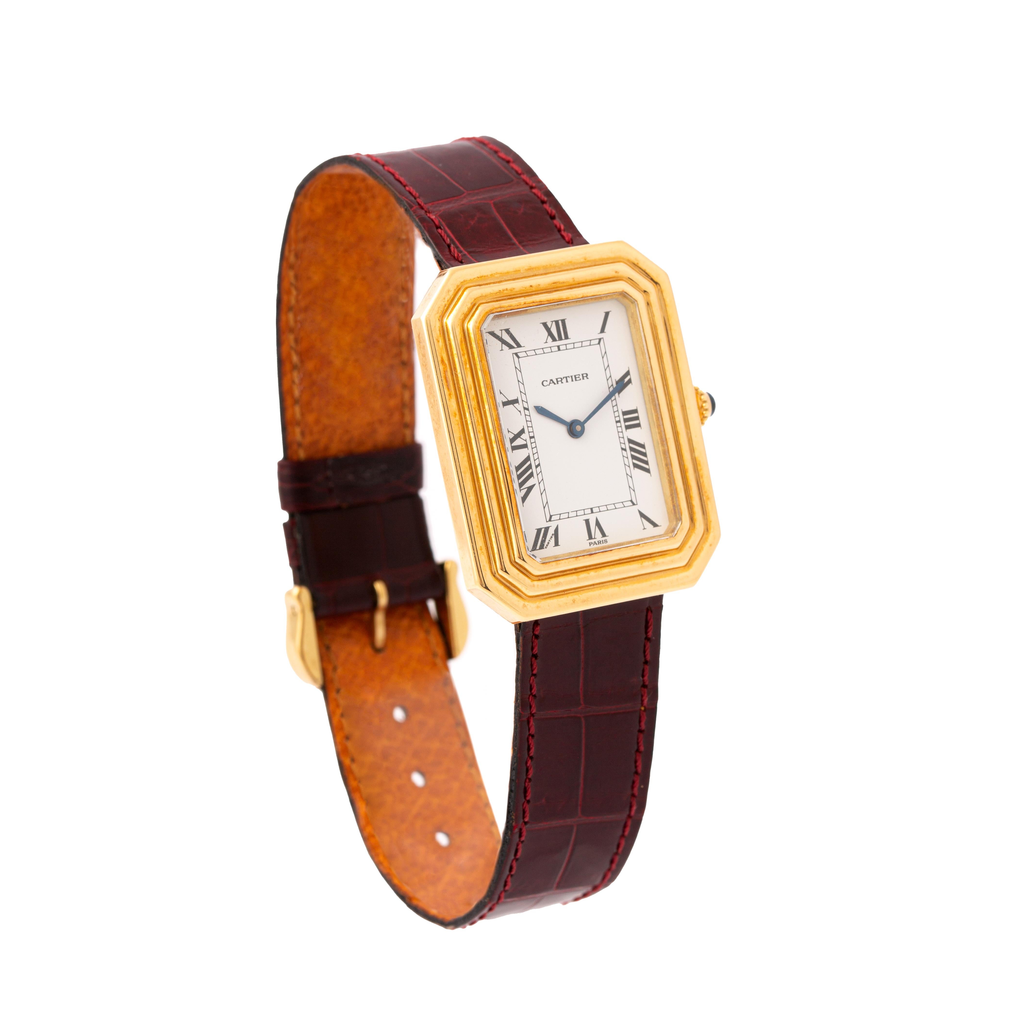 Cartier fine 18K yellow gold rectangular manual winding wristwatch.
Le Must de Cartier bracelet with plated clasp.
Signed Cartier PARIS. French and Swiss Marks. Numbered 780960786.
Original Cartier Box and Document.

Size: 35 x 28 centimeters.