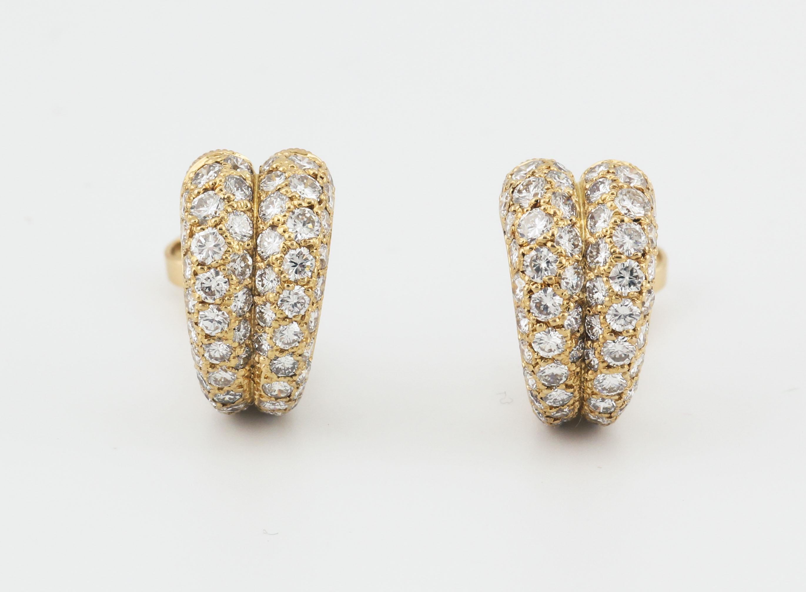 The Cartier Diamond 18K Yellow Gold Double Row Huggie Earrings are a stunning embodiment of luxury and sophistication. Crafted from radiant 18K yellow gold, these earrings showcase Cartier's timeless design and meticulous attention to detail.

Each