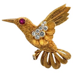 Cartier Paris Diamond Ruby 18 Karat Yellow Gold Hummingbird Brooch Pendant