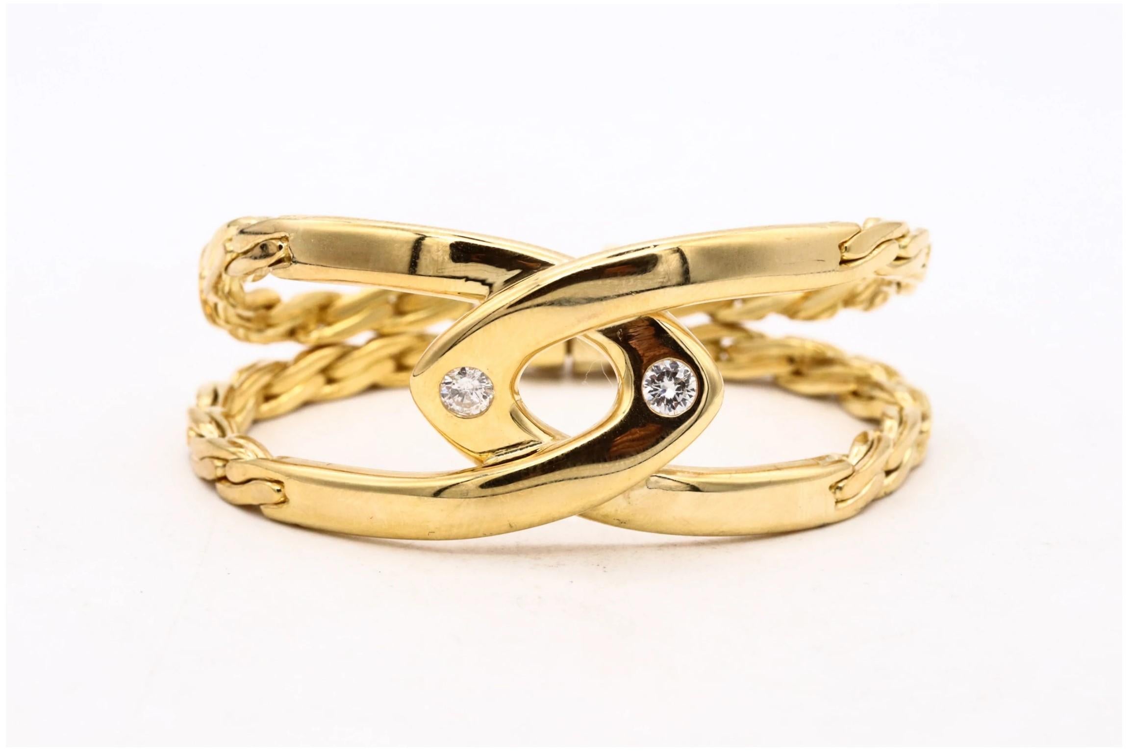 Modern bracelet designed by Cartier.

A magnificent and rare Double C chained flexible bracelet made in Paris France by the house of Cartier. it was crafted in solid 18 karats of very high polished yellow gold and suited, with a boxed push lock,