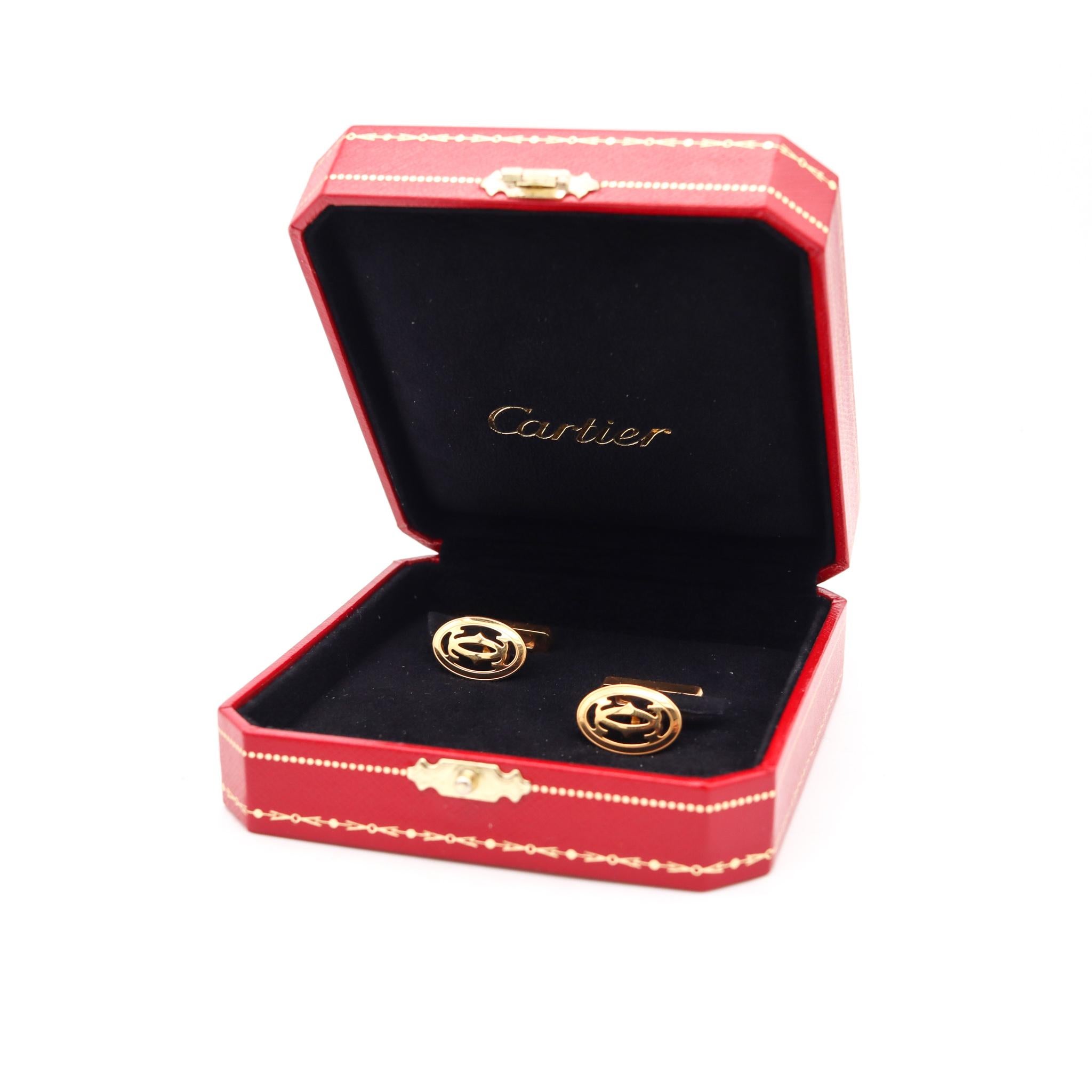 Pair of cufflinks designed by Cartier.

Beautiful contemporary pair of cufflinks, created in Paris France by the house of Cartier, These pieces have been crafted in solid yellow gold of 18 karats and are fitted with hinged tensions T bars.

Weight: