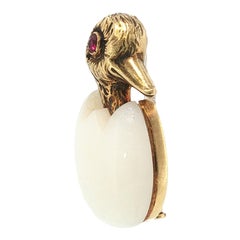 Cartier Paris Duck Brooch Chalcedony Egg 18K Yellow Gold