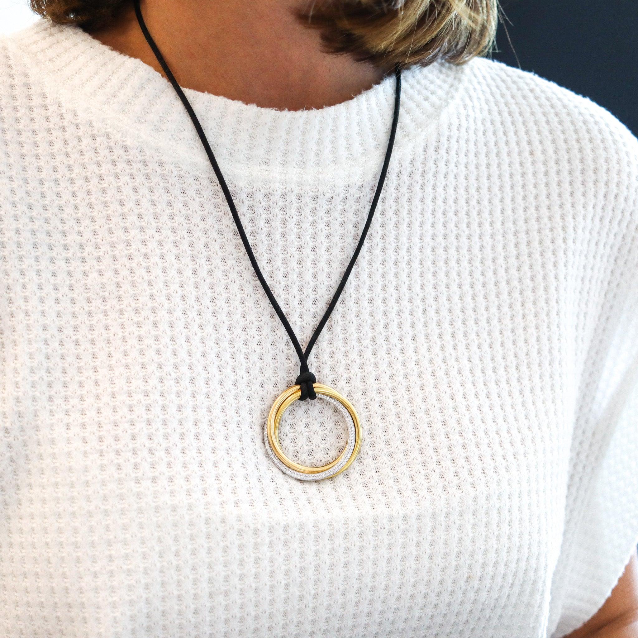 Large trinity necklace designed by Cartier.

This is the iconic extra-large trinity necklace, created in Paris France by the jewelry house of Cartier. This modernist ultimate necklace have been carefully crafted in three colors of 18 karats of