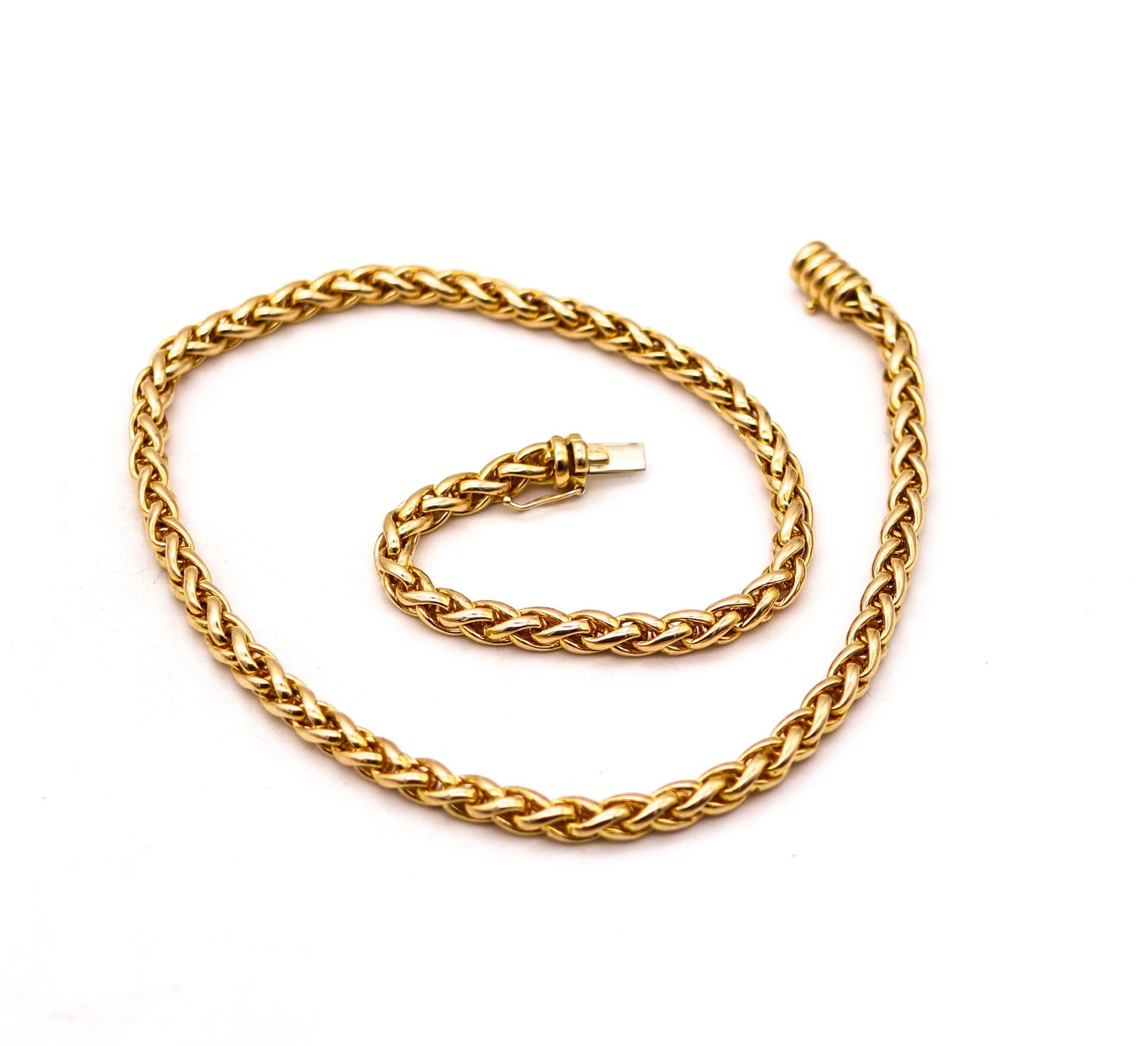 Cartier Paris Fabulous Necklace Chain In Solid 18Kt Yellow Gold With Red Pouch In Excellent Condition In Miami, FL
