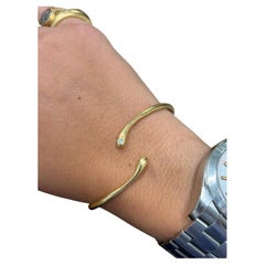 CARTIER PARIS GAY FRERES Armreif aus 18-karätigem Gelbgold und Diamanten in Knochenoptik, 1970er Jahre, Vintage