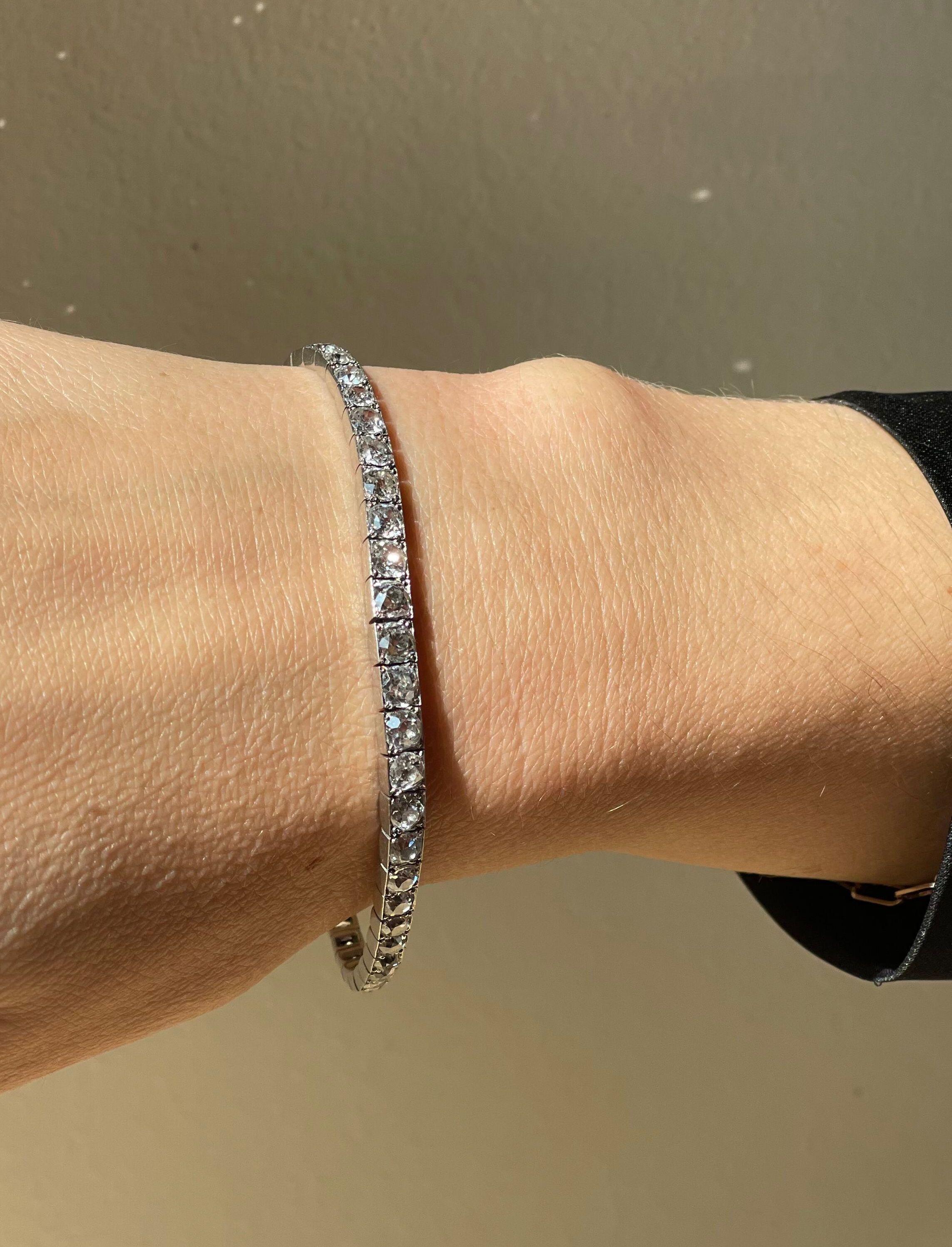 Iconic Art Deco platinum tennis bracelet, crafted by Cartier Paris, set with graduated in size old mine cut diamonds - total approx. 5cts G/VS-Si. Bracelet is 7 1/8
