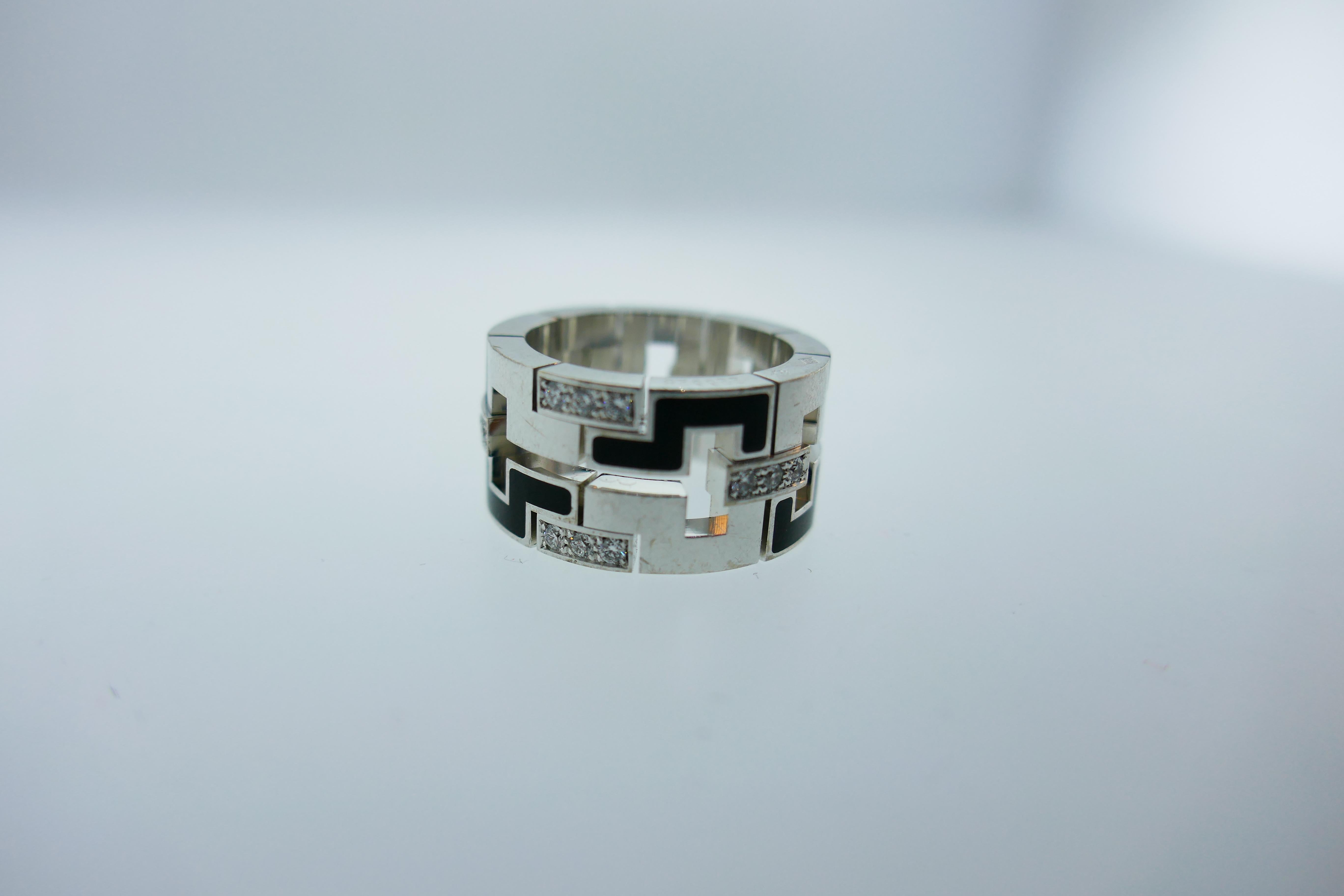 Here is your chance to purchase a beautiful and highly collectible designer ring.  Truly a great piece at a great price! 


Weight: 18.1 grams

Dimensions: 11 mm wide by 3 mm thick

Condition: Great

Signature: Cartier / French eagle hallmark /