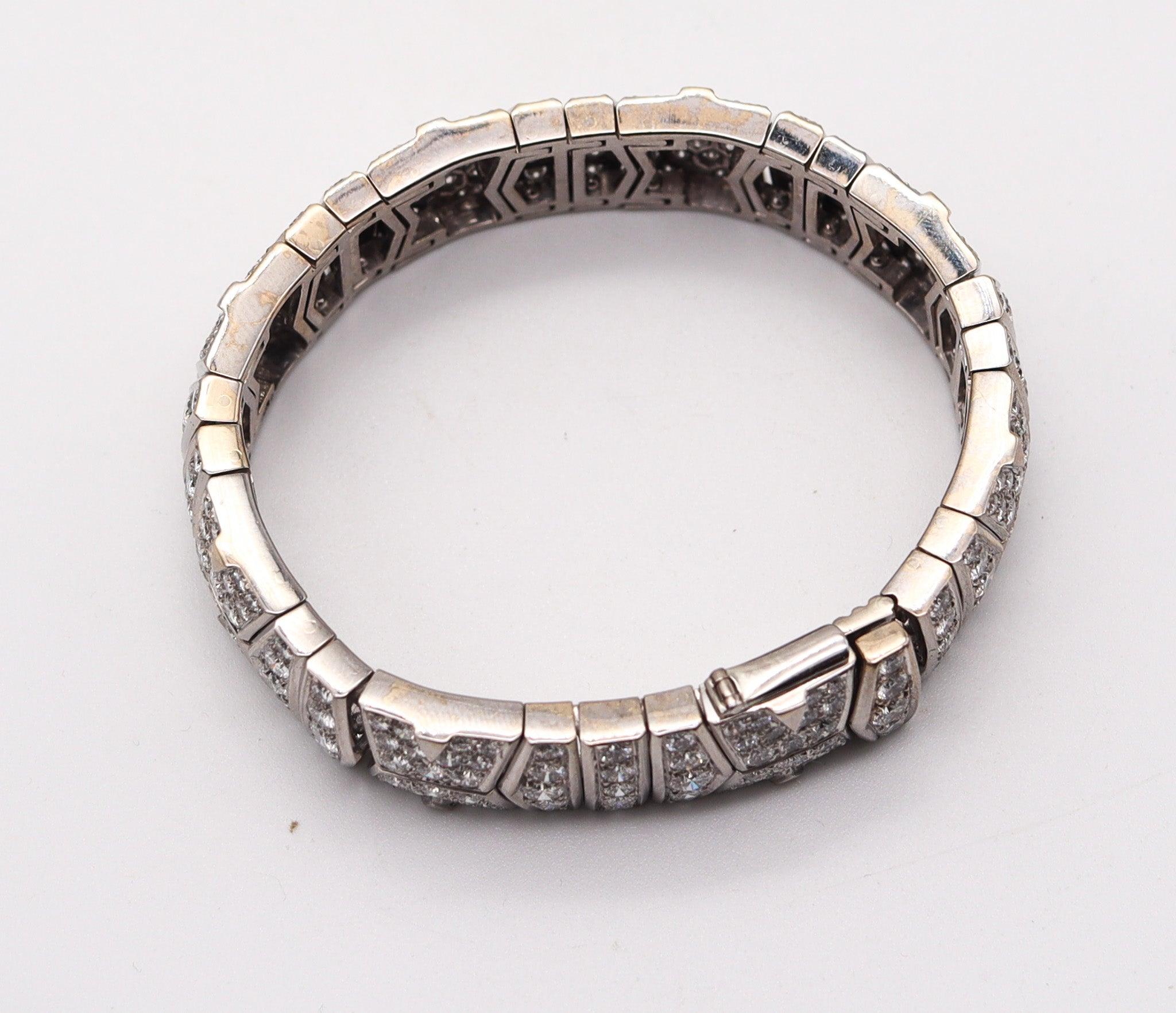 CARTIER Paris-London Flexible Bracelet In 18Kt White Gold With 15.96 Ctw Diamond en Excelente estado para la venta en Miami, FL