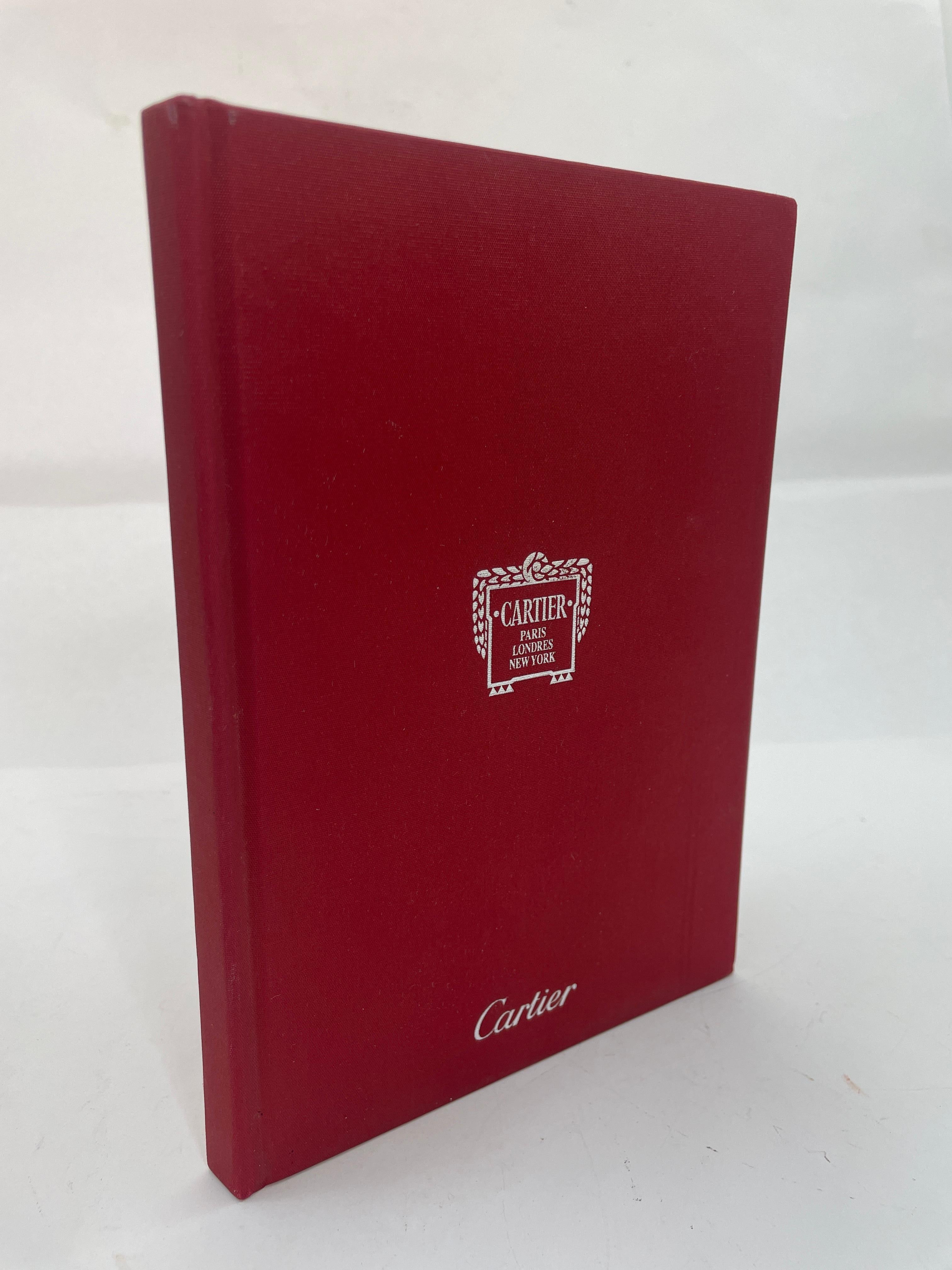 Rouge Cartier Paris Londres New York Red Jewelry Book couverture rigide petit livre en vente
