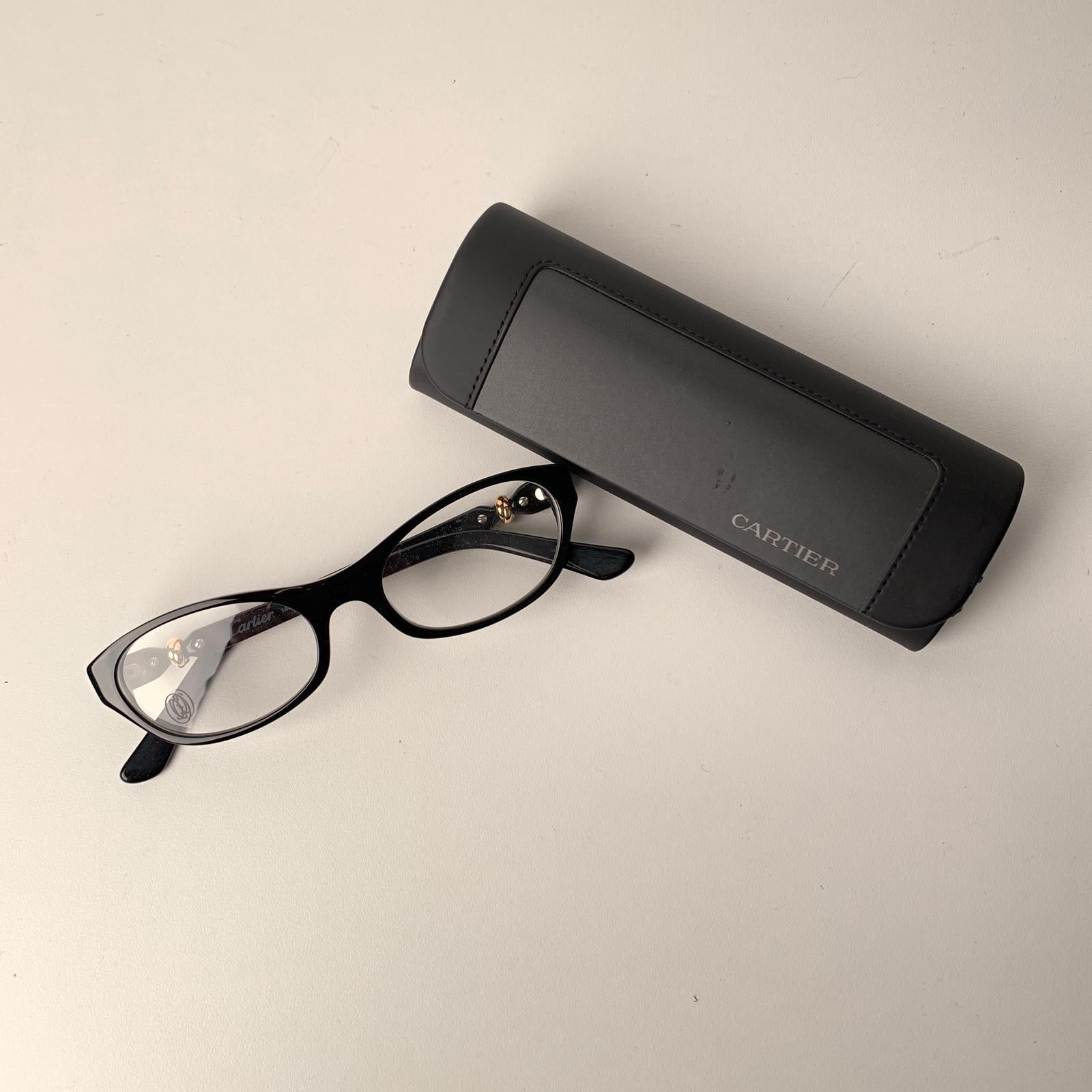 Trinity Series Luxury eyeglasses, cat-eye shaped black acetate frame.
Cartier original Demo CLEAR lenses, with CC interlocked logo print. Made in France.



Details

MATERIAL: Acetate

COLOR: Black

MODEL: Alice

GENDER: Women

SIZE: