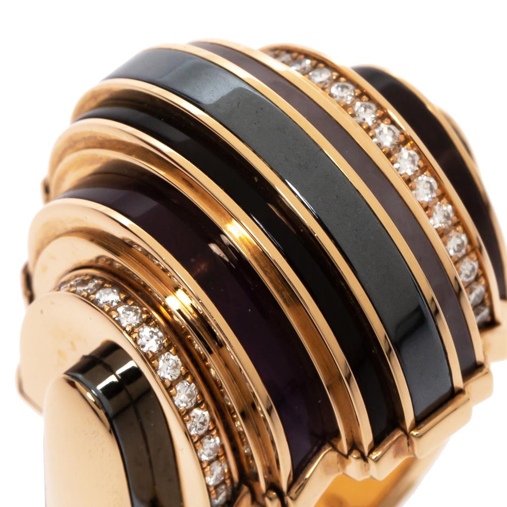 Cartier created the Paris Nouvelle Vague line as a tribute to Paris, the city of lights and the joyful and free-thinking spirit of the Parisian woman through gemstones and precious metal. The collection has several lines and one among them is the