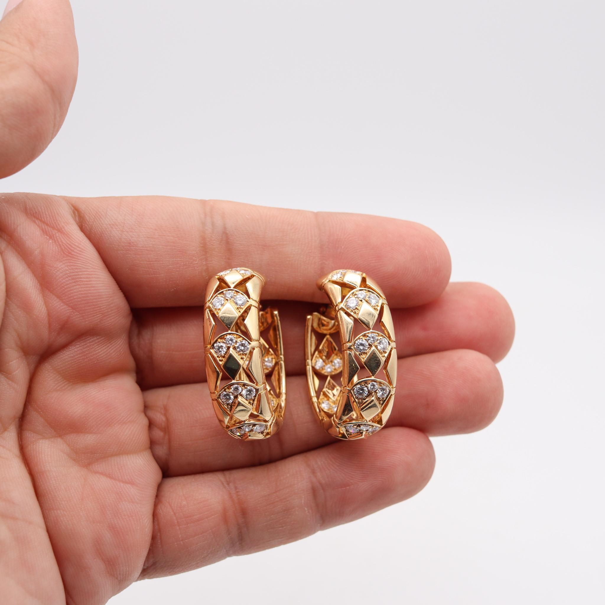 Cartier Paris Oval Hoops Earrings in 18Kt Yellow Gold with 2.84 Cts VVS Diamonds For Sale 1