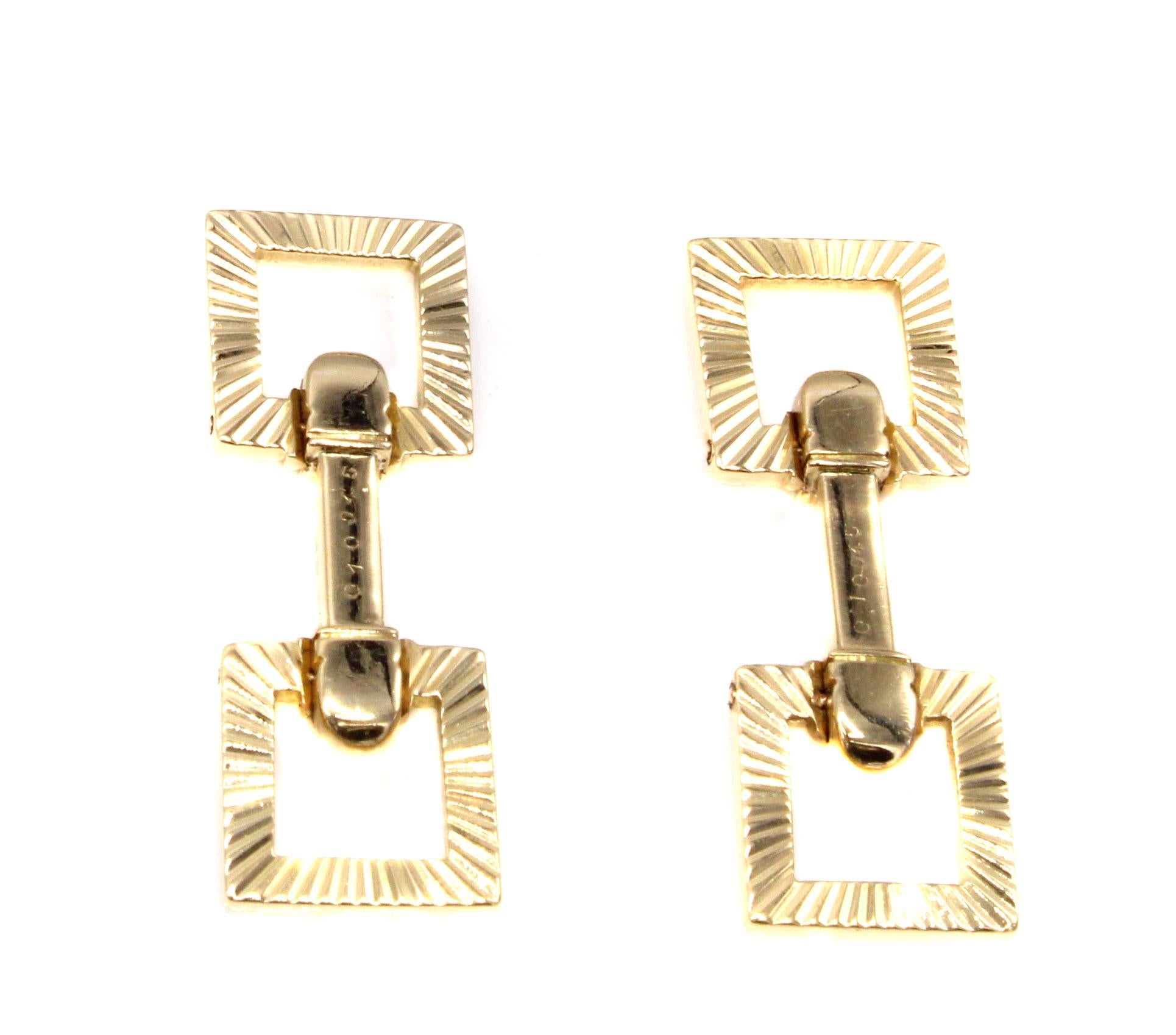 Cartier Paris Retro 18 Karat yellow gold cufflinks signed Cartier, numbered, with French hallmarks and makers marks. Masterfully hand-crafted with a machine-age design of grooved ribs give these cufflinks a beautiful play of light and shadow when