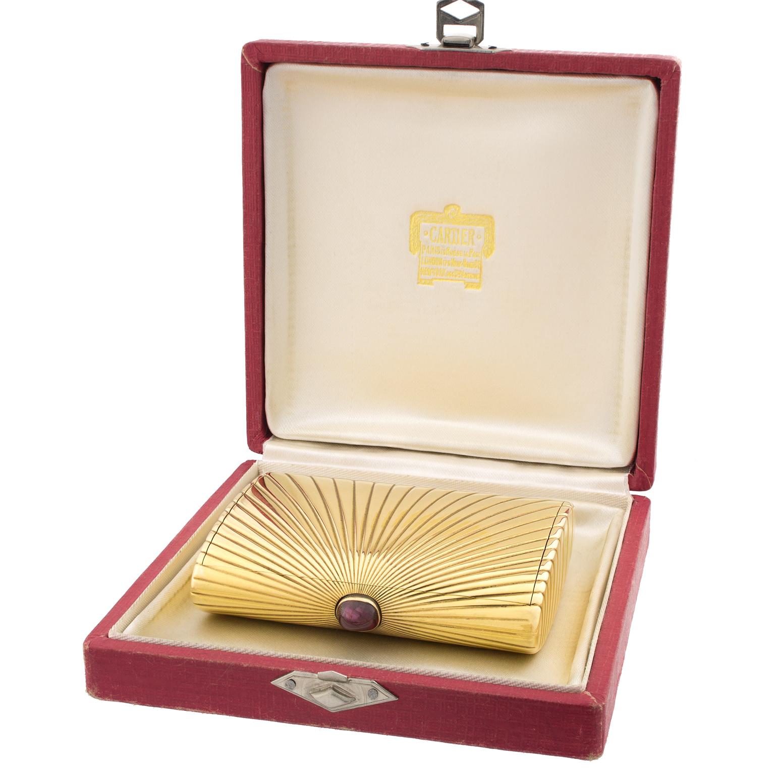 Women's or Men's Cartier Paris Ruby 18 Karat Gold Box For Sale