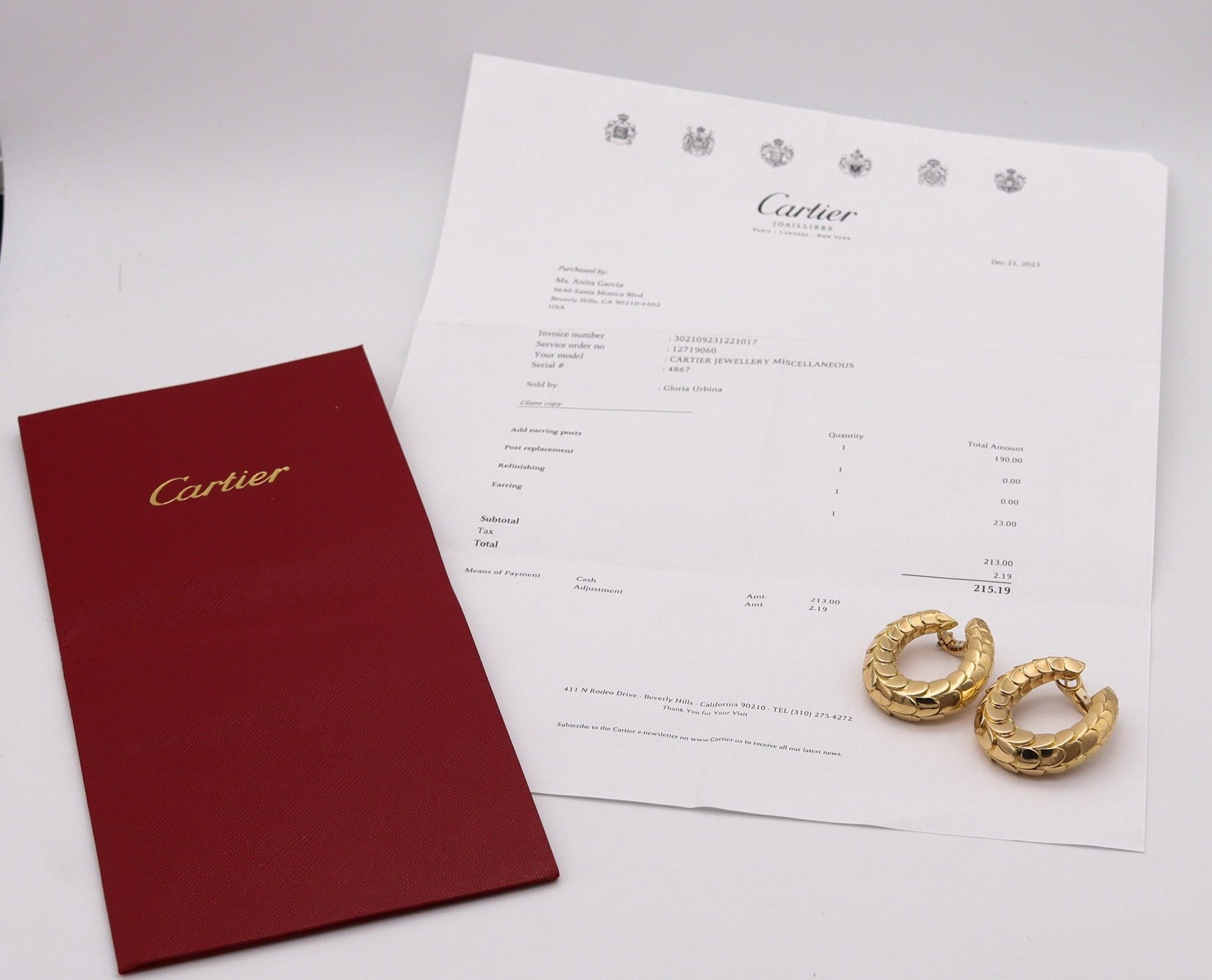 Modernist CARTIER Paris Scalloped Large Hoops Earrings In Solid 18Kt Yellow Gold For Sale