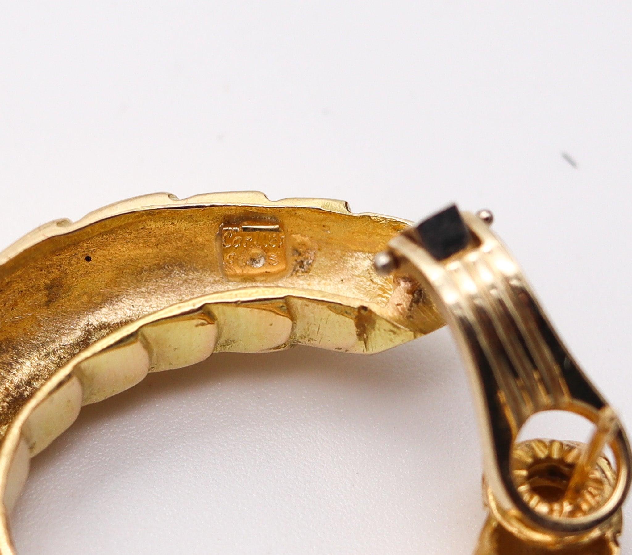 CARTIER Paris Scalloped Large Hoops Earrings In Solid 18Kt Yellow Gold For Sale 2