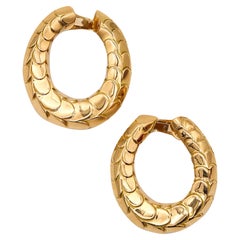 Orecchini a cerchio grandi smerlati in oro giallo massiccio 18Kt di Cartier Paris
